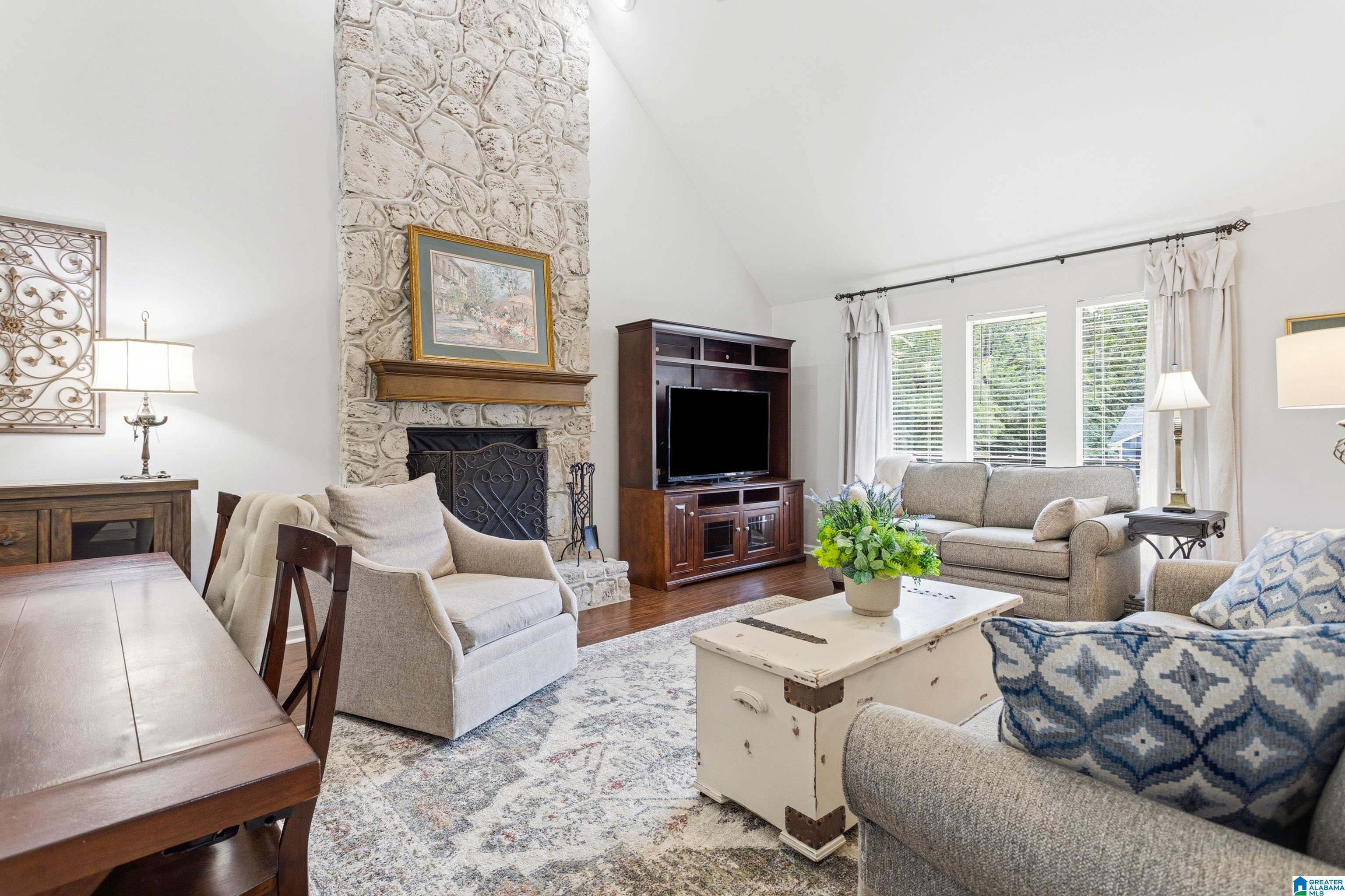 Photo 4 of Sale Pending at 1350 Shades Run Cir, Hoover, AL 35244 | MLS# 21464109 | Listing updated on 2026-09-16