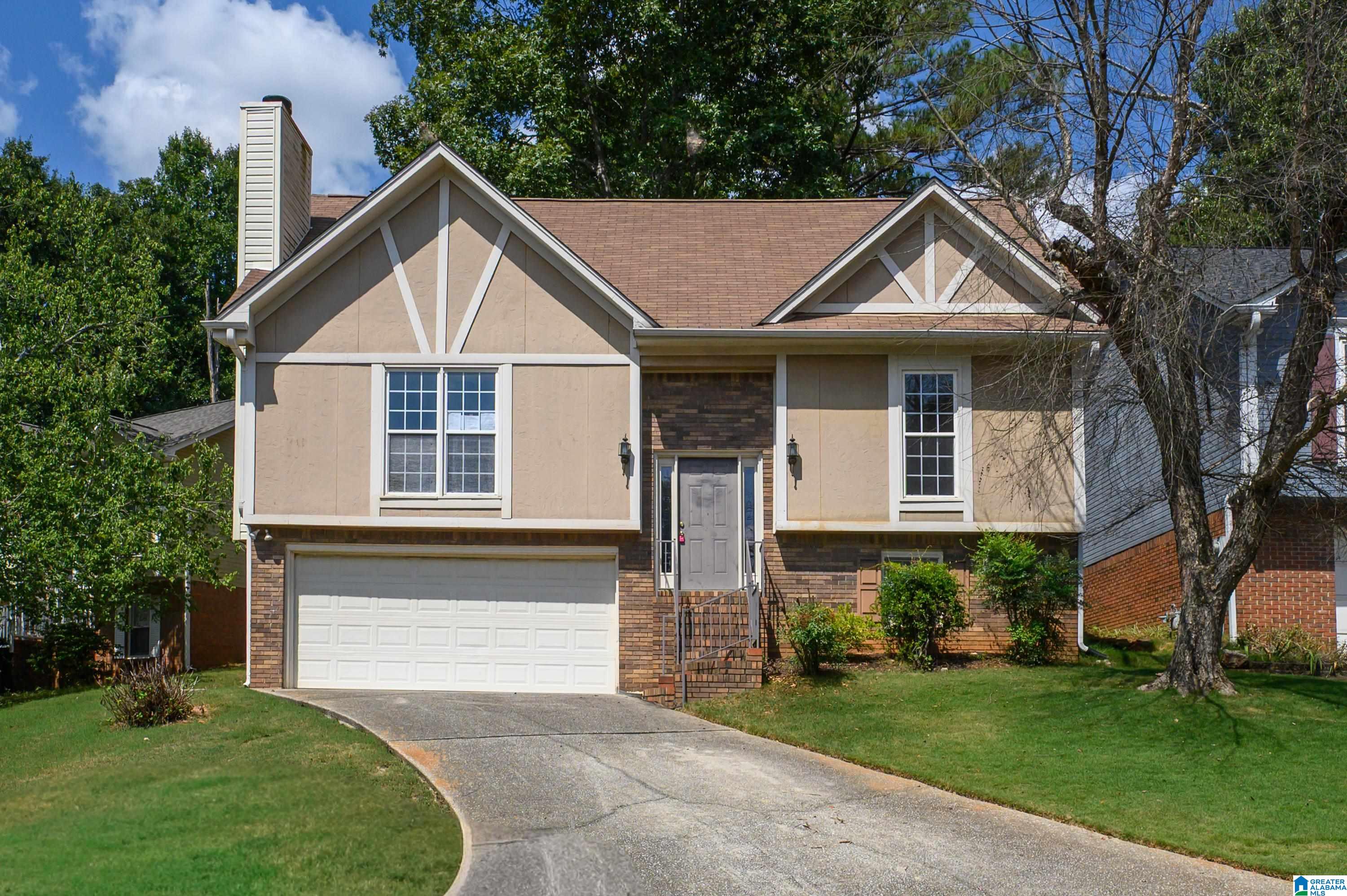 Photo 1 of Sale Pending at 2220 Williamsburg Dr, Pelham, AL 35124 | MLS# 21464121 | Listing updated on 2026-09-15