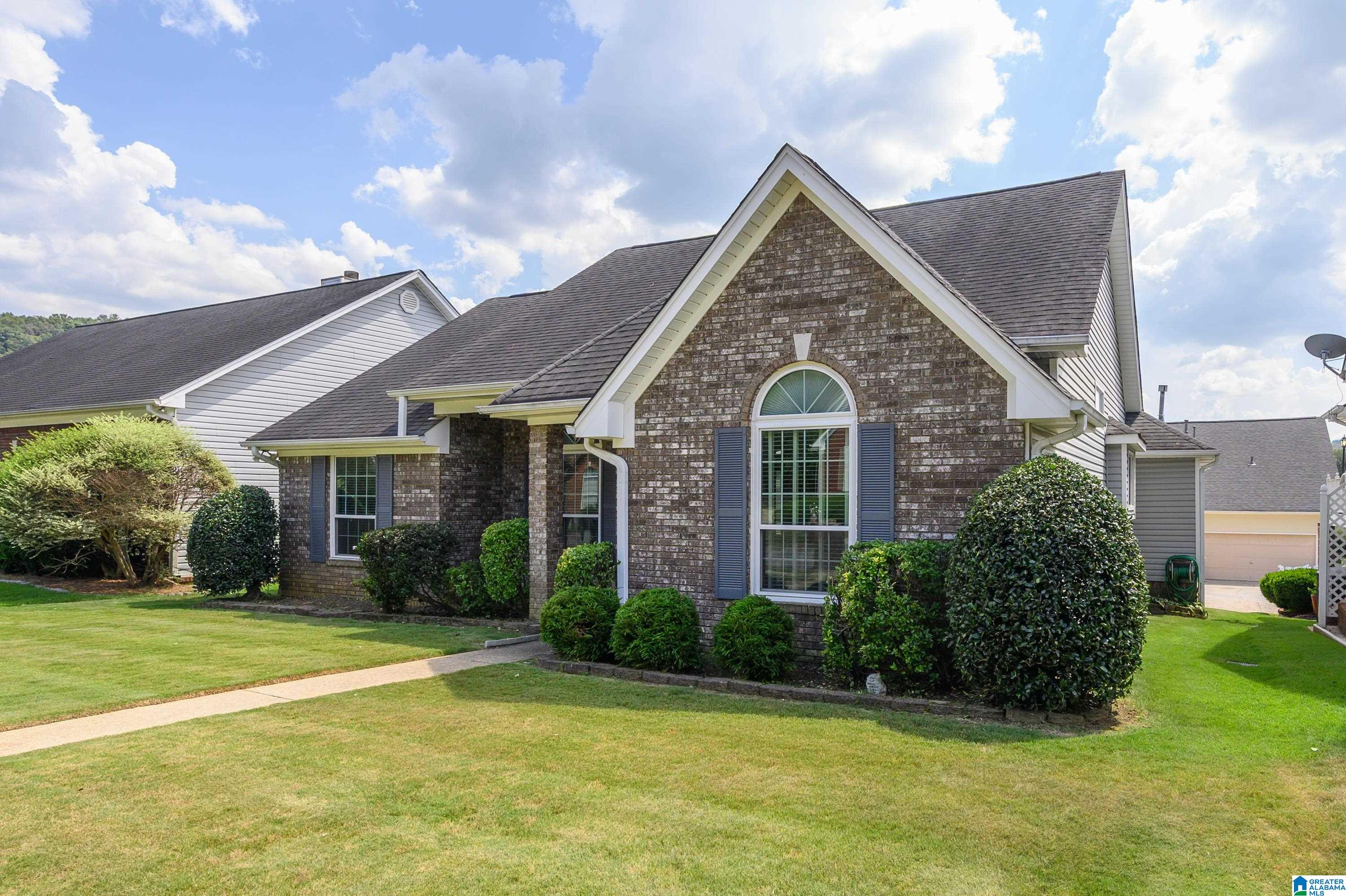 Photo 2 of Single family home for sale at 145 Stratford Cir, Pelham, AL 35124 | MLS# 21464122 | Listing updated on 2026-09-07