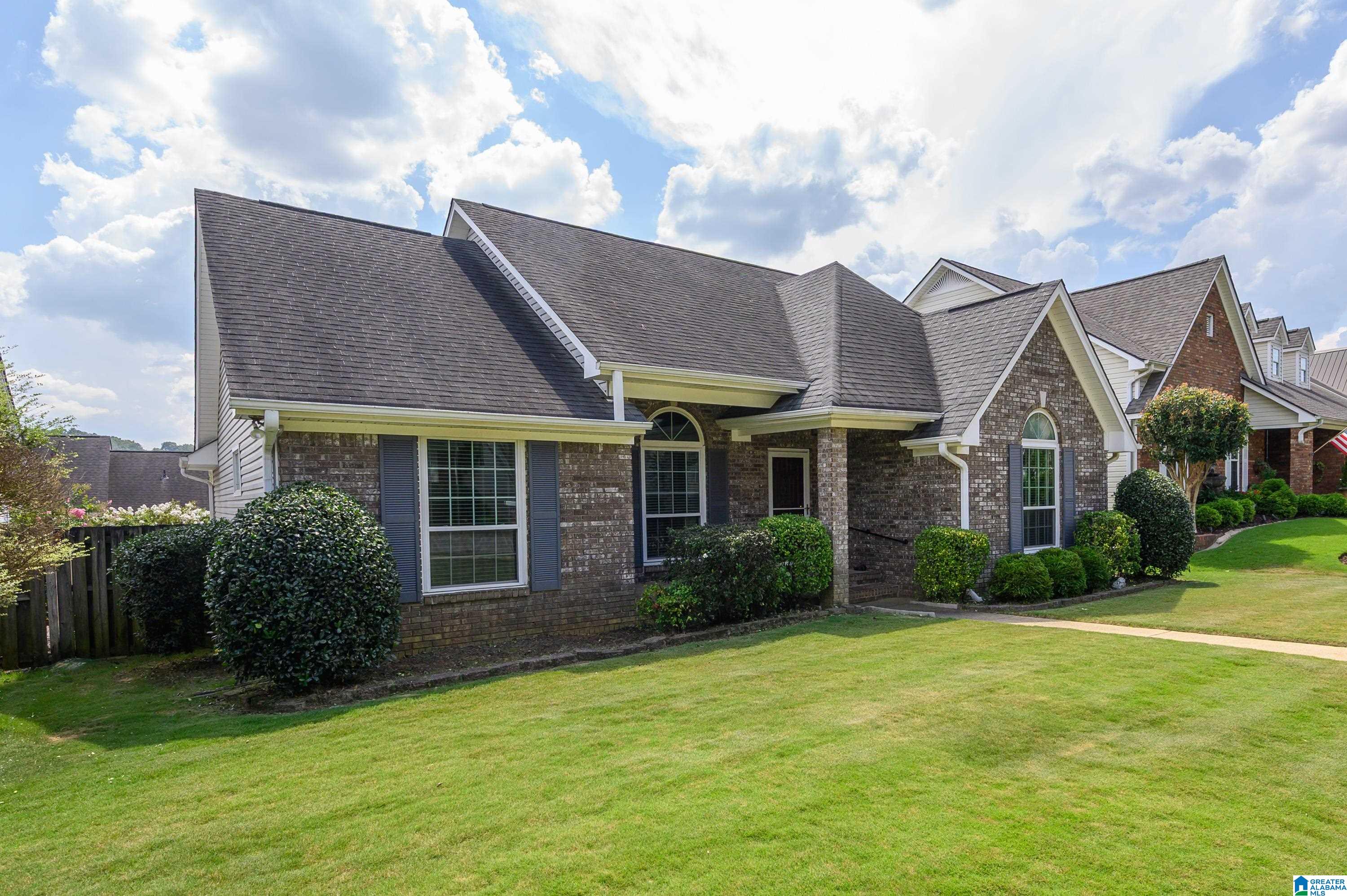 Photo 3 of Single family home for sale at 145 Stratford Cir, Pelham, AL 35124 | MLS# 21464122 | Listing updated on 2026-09-07