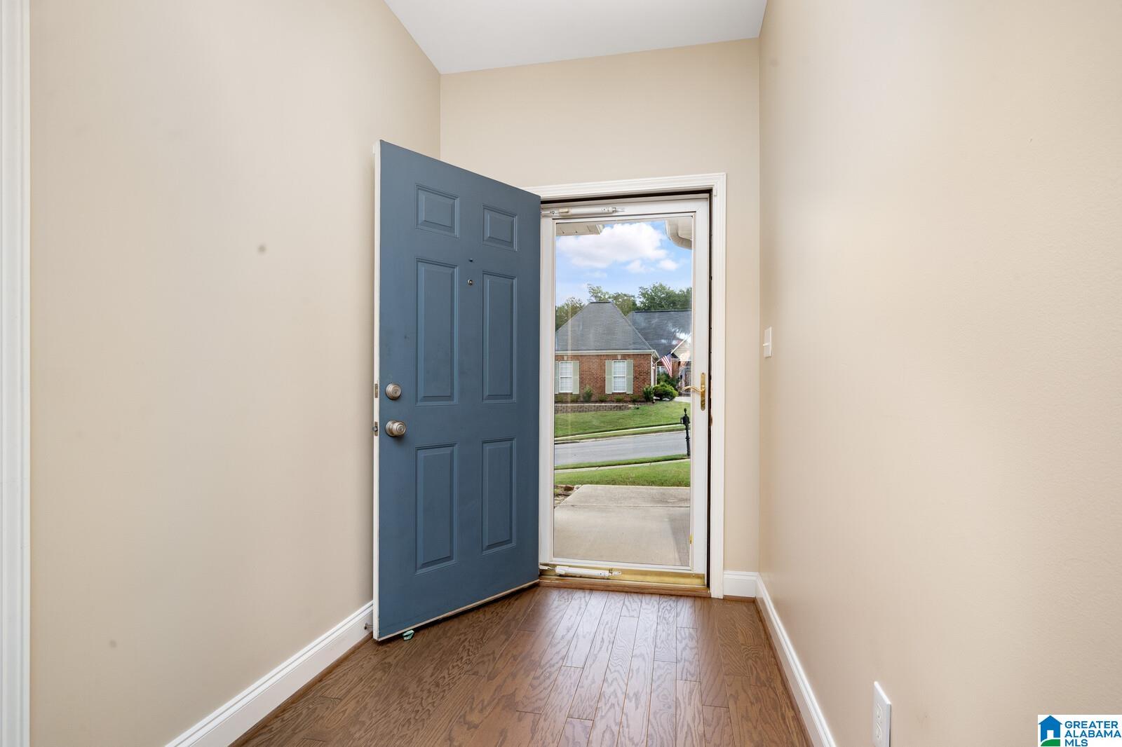 Photo 3 of Sale Pending at 4988 Paradise Lake Cir, Hoover, AL 35244 | MLS# 21464132 | Listing updated on 2026-09-16