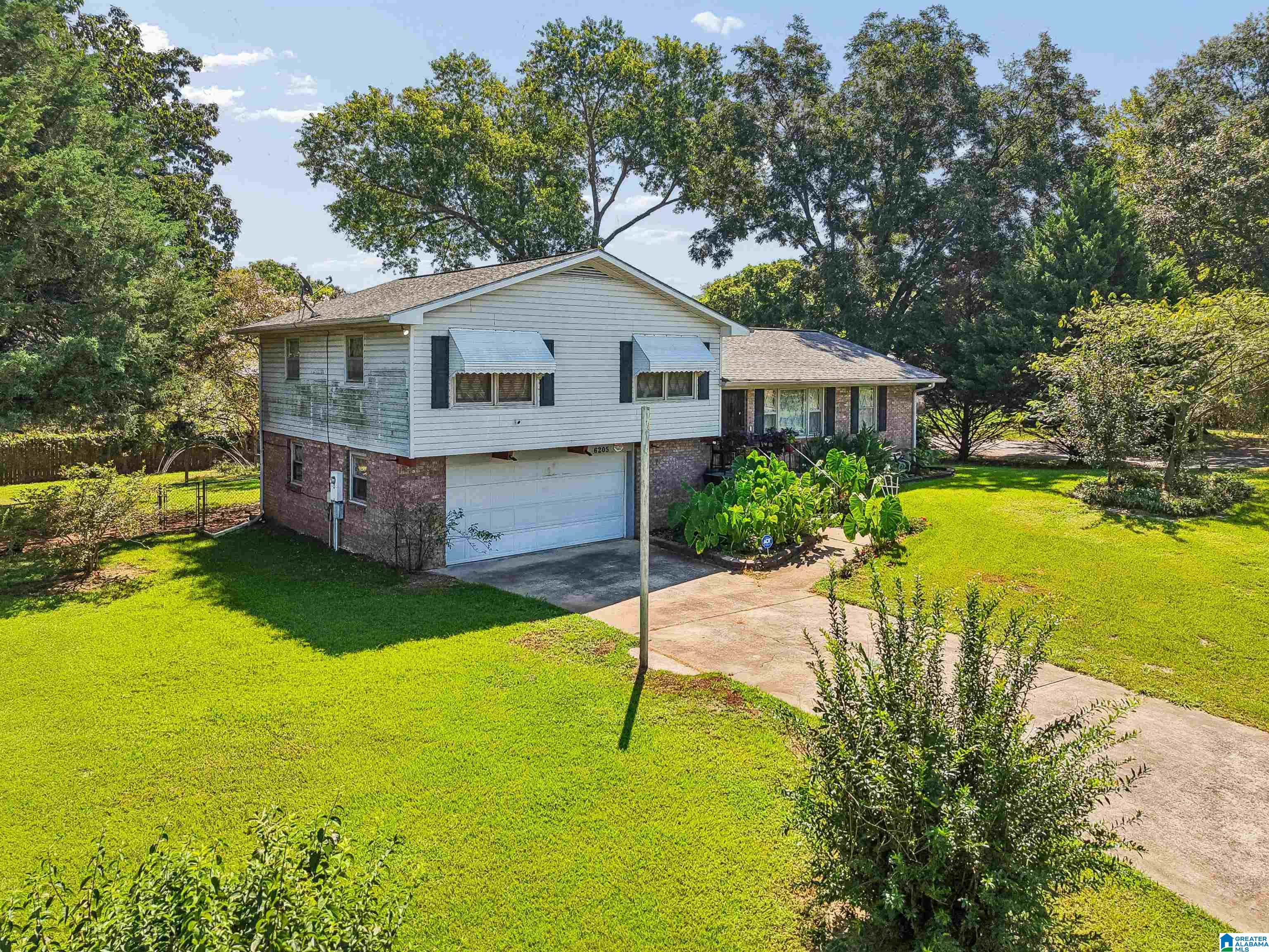 Photo 2 of Single family home for sale at 6205 Cane Crk Dr, Anniston, AL 36206 | MLS# 21464143 | Listing updated on 2026-09-14