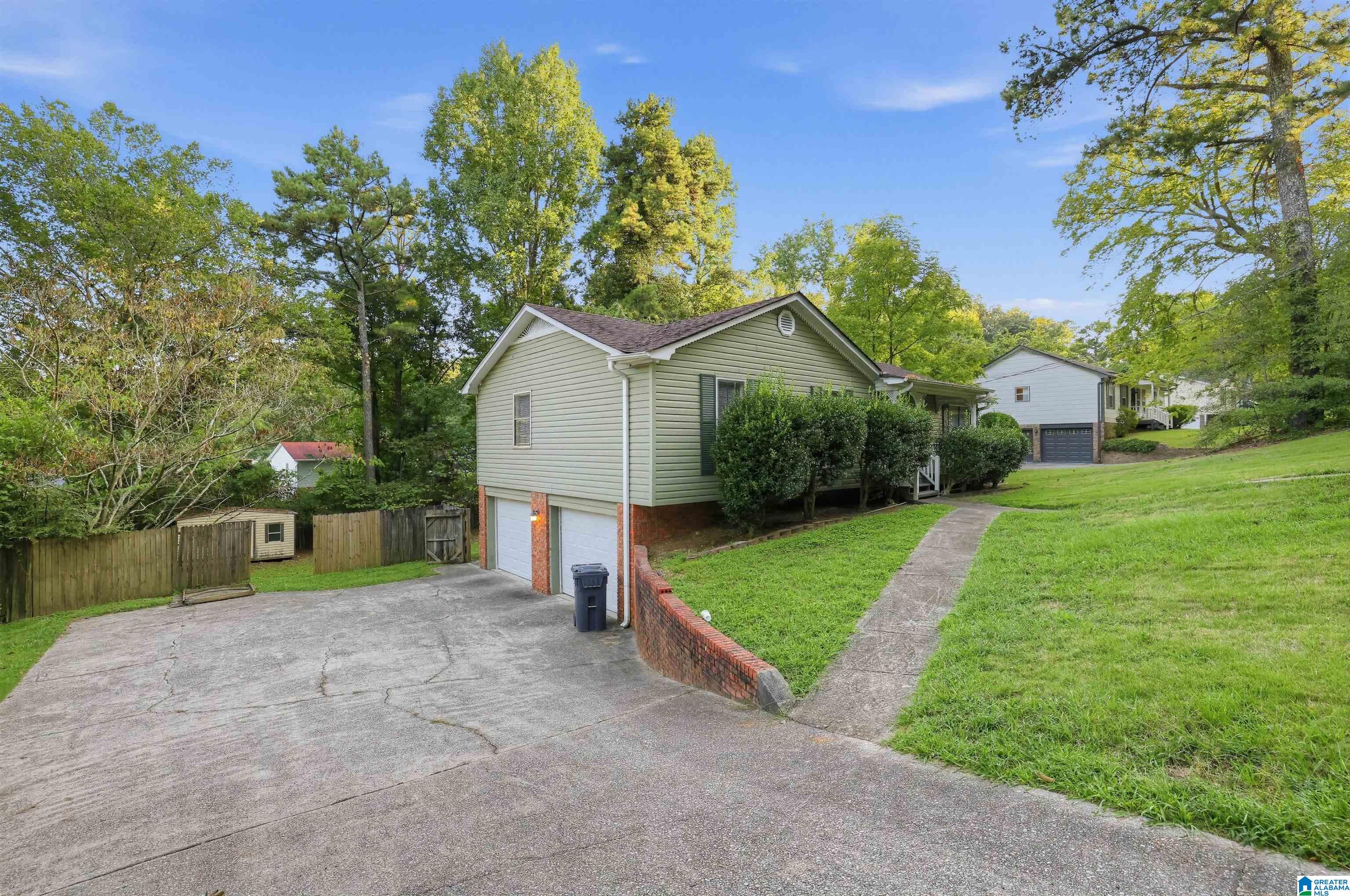 Photo 4 of Single family home for sale at 2817 Wood Dr NE, Center Point, AL 35215 | MLS# 21464156 | Listing updated on 2026-09-10