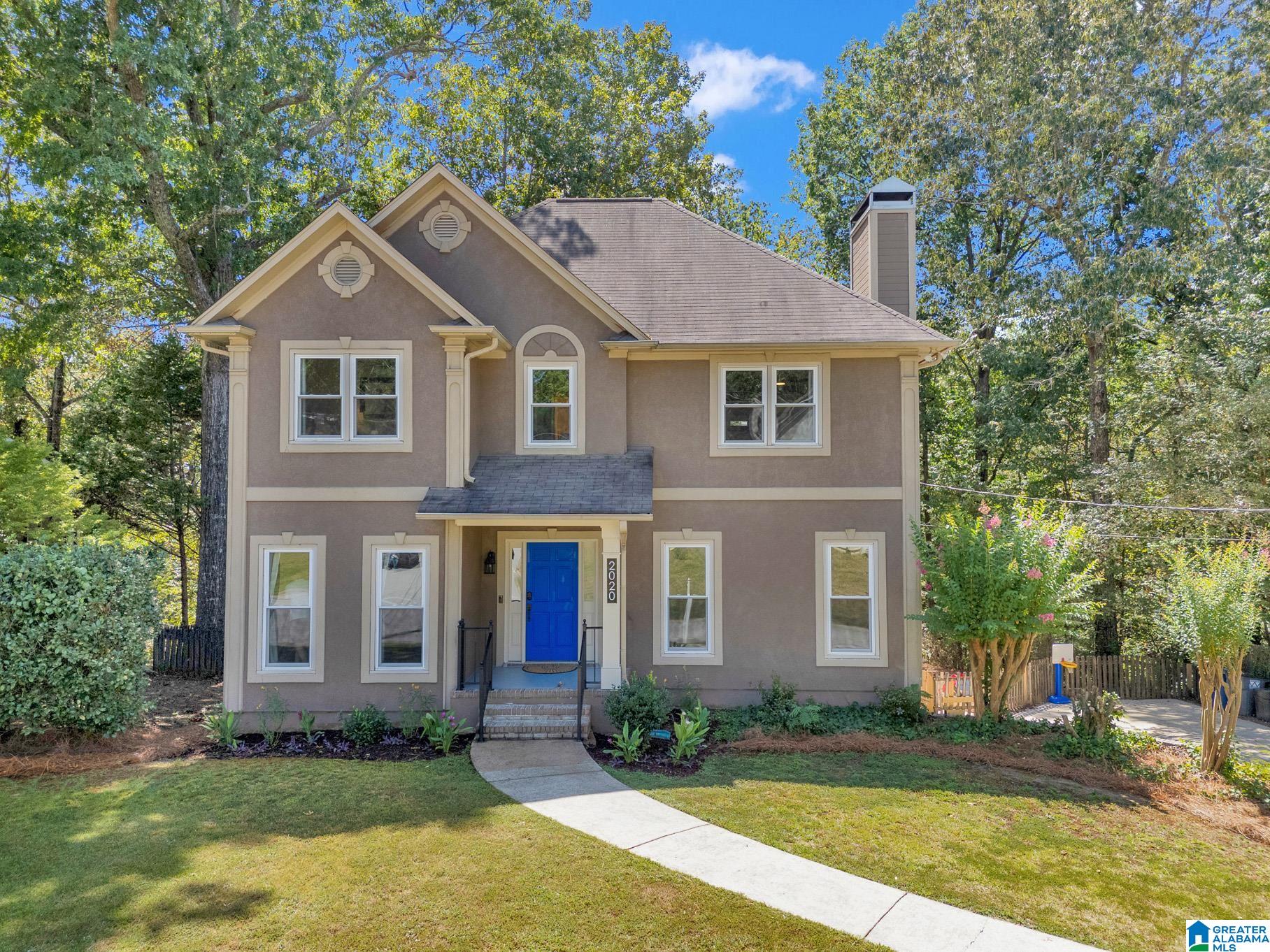 Photo 3 of Single family home for sale at 2020 Crosscrest Dr, Hoover, AL 35244 | MLS# 21464176 | Listing updated on 2026-09-13