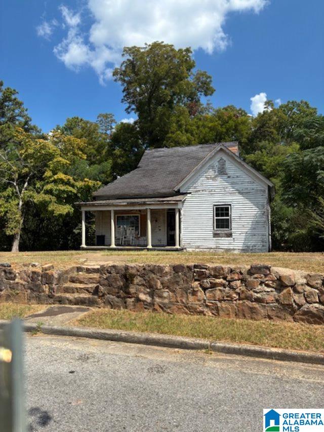 Photo 5 of Single family home for sale at 1403 Mulberry Ave, Anniston, AL 36201 | MLS# 21464178 | Listing updated on 2026-09-05