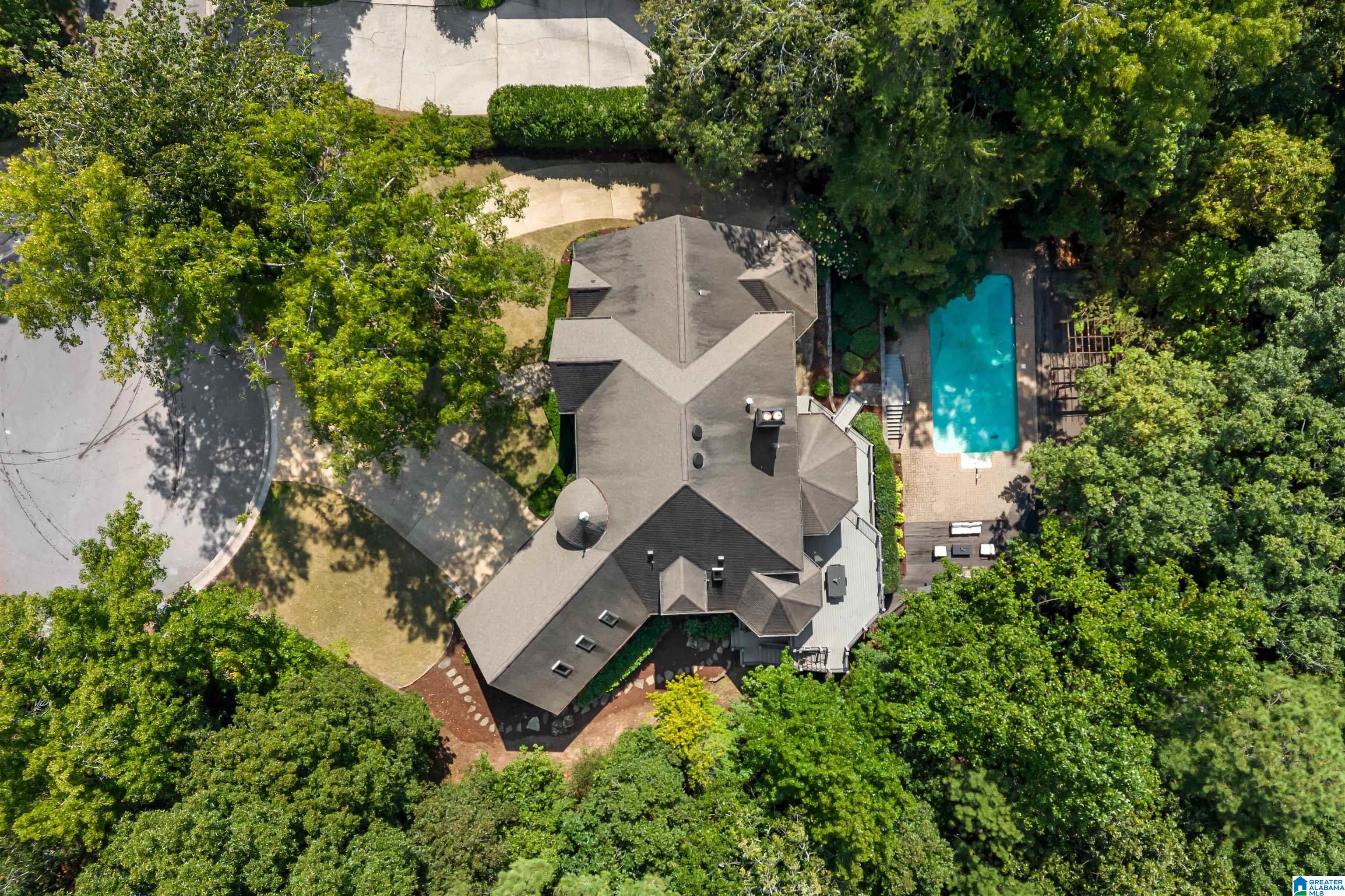 Photo 2 of Sale Pending at 2034 Country Ridge Pl, Vestavia, AL 35243 | MLS# 21464183 | Listing updated on 2026-09-12