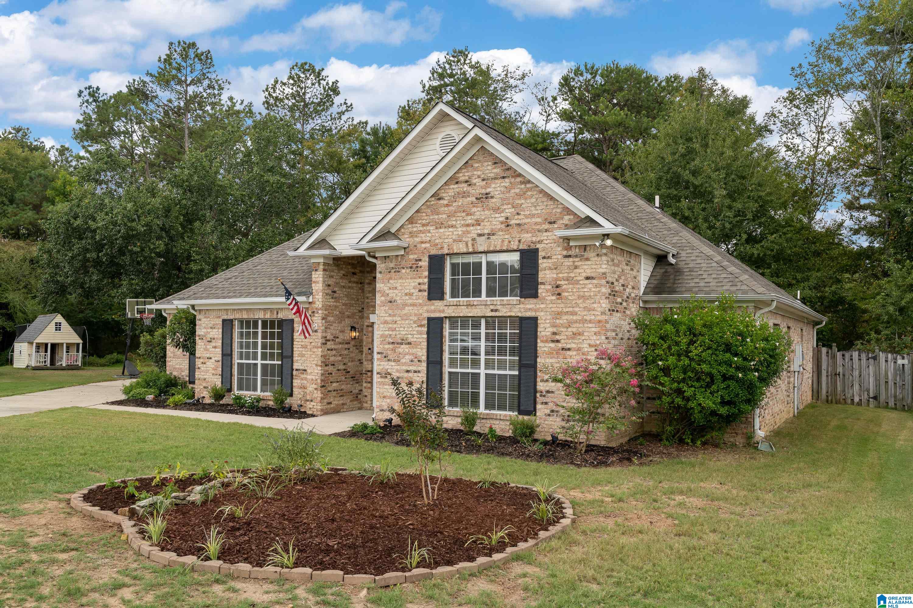 Photo 2 of Single family home for sale at 145 Berkshire Manor Cir, Alabaster, AL 35007 | MLS# 21464219 | Listing updated on 2026-09-21