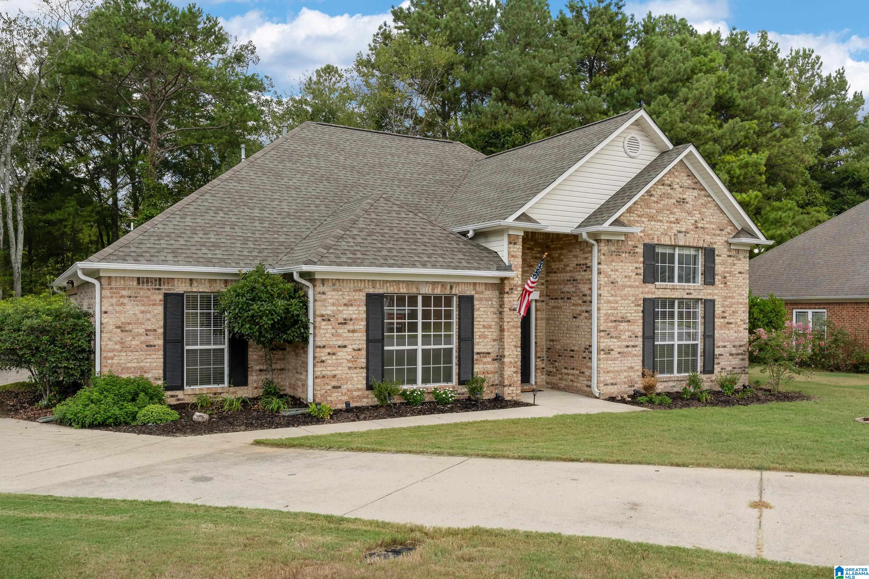 Photo 3 of Single family home for sale at 145 Berkshire Manor Cir, Alabaster, AL 35007 | MLS# 21464219 | Listing updated on 2026-09-21