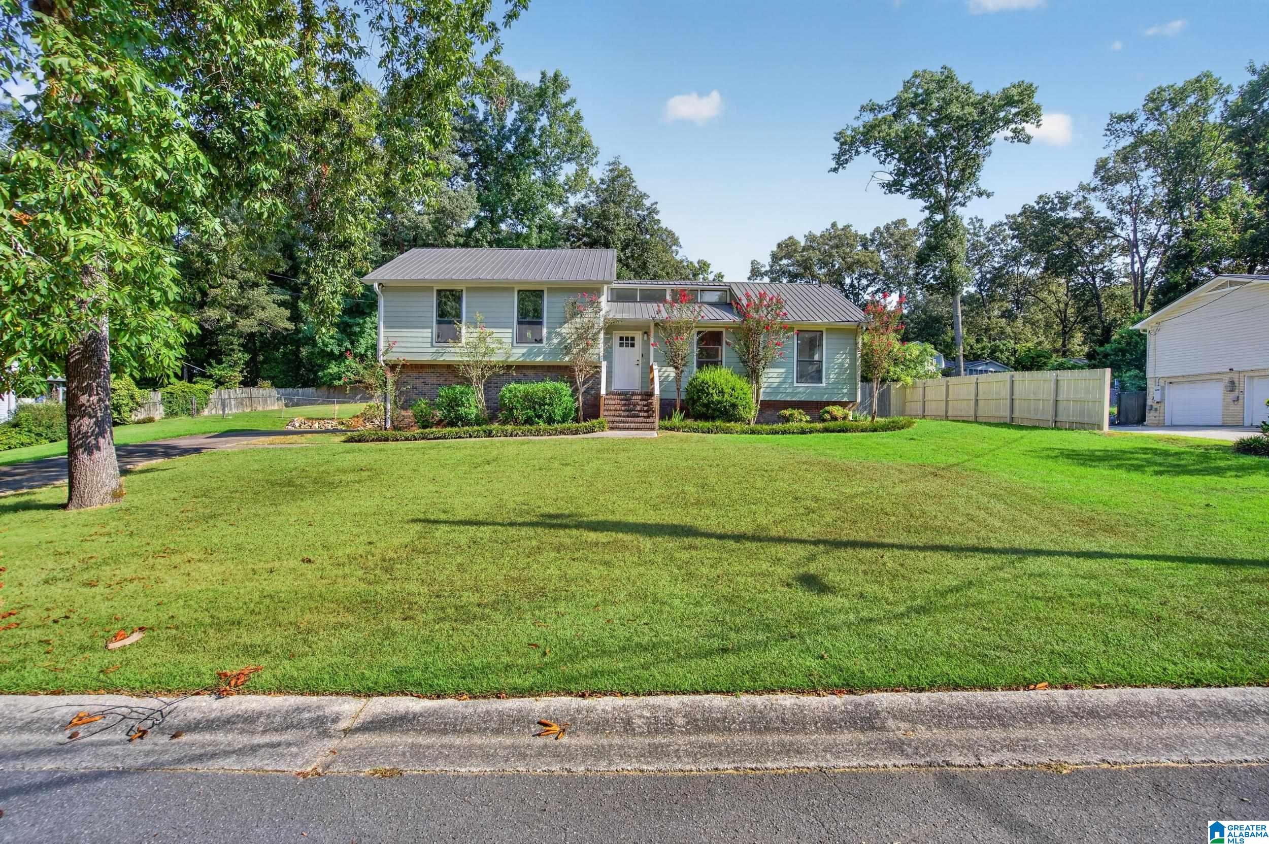 Photo 2 of Single family home for sale at 1816 Apache Way, Alabaster, AL 35007 | MLS# 21464235 | Listing updated on 2026-09-06