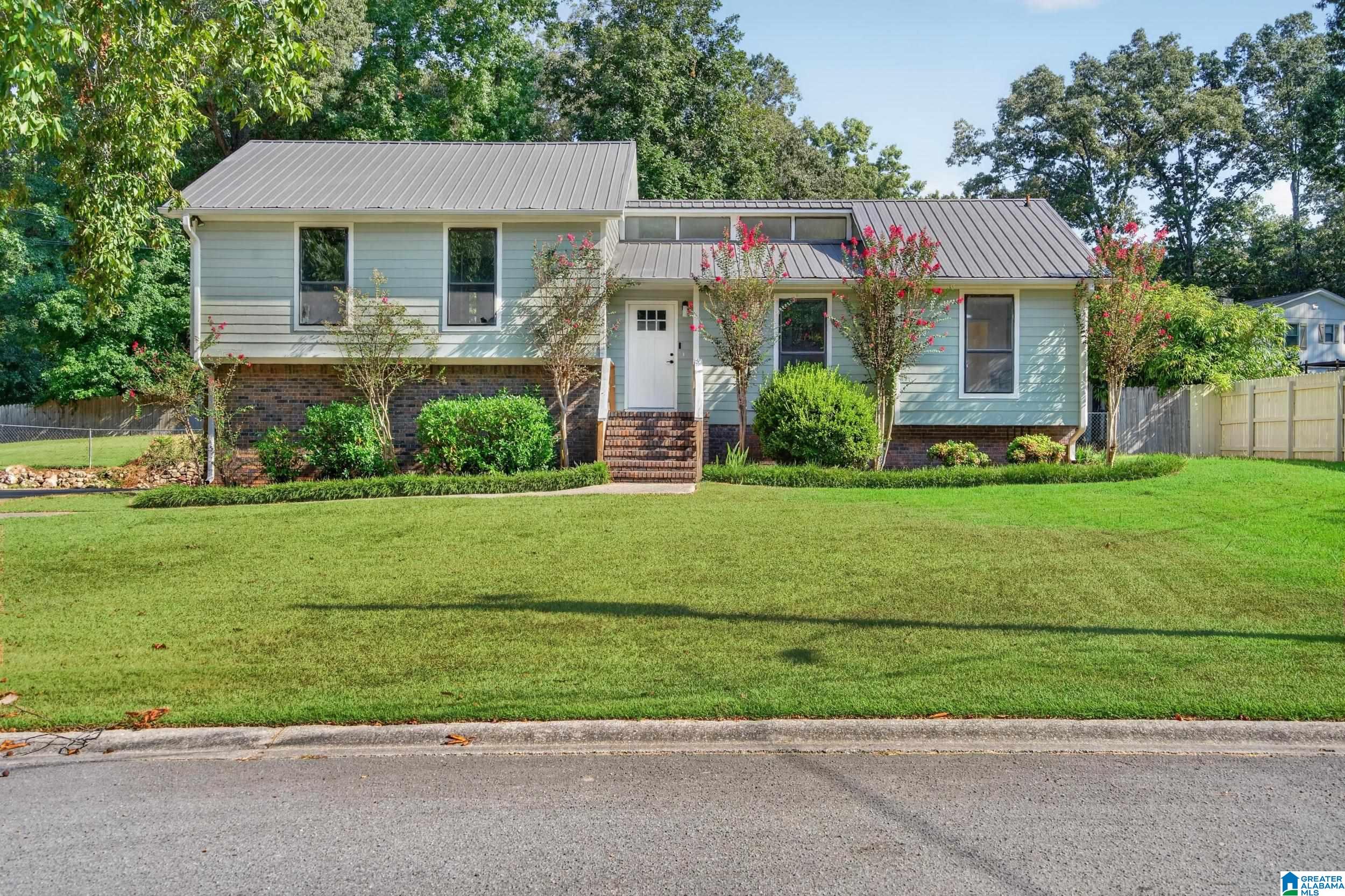 Photo 3 of Single family home for sale at 1816 Apache Way, Alabaster, AL 35007 | MLS# 21464235 | Listing updated on 2026-09-06