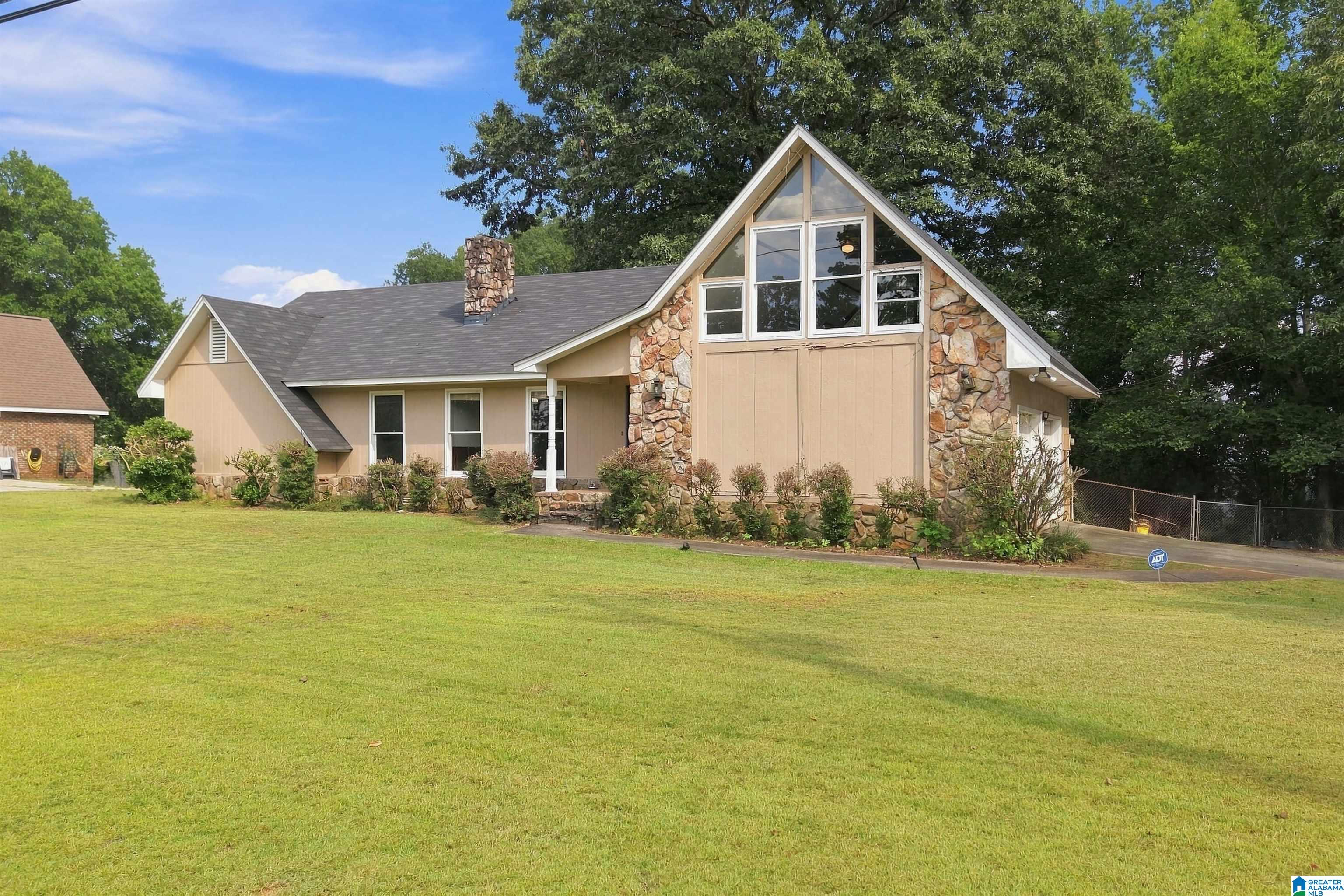 Photo 3 of Single family home for sale at 4957 S Shades Crst Rd, Helena, AL 35022 | MLS# 21464259 | Listing updated on 2026-09-07