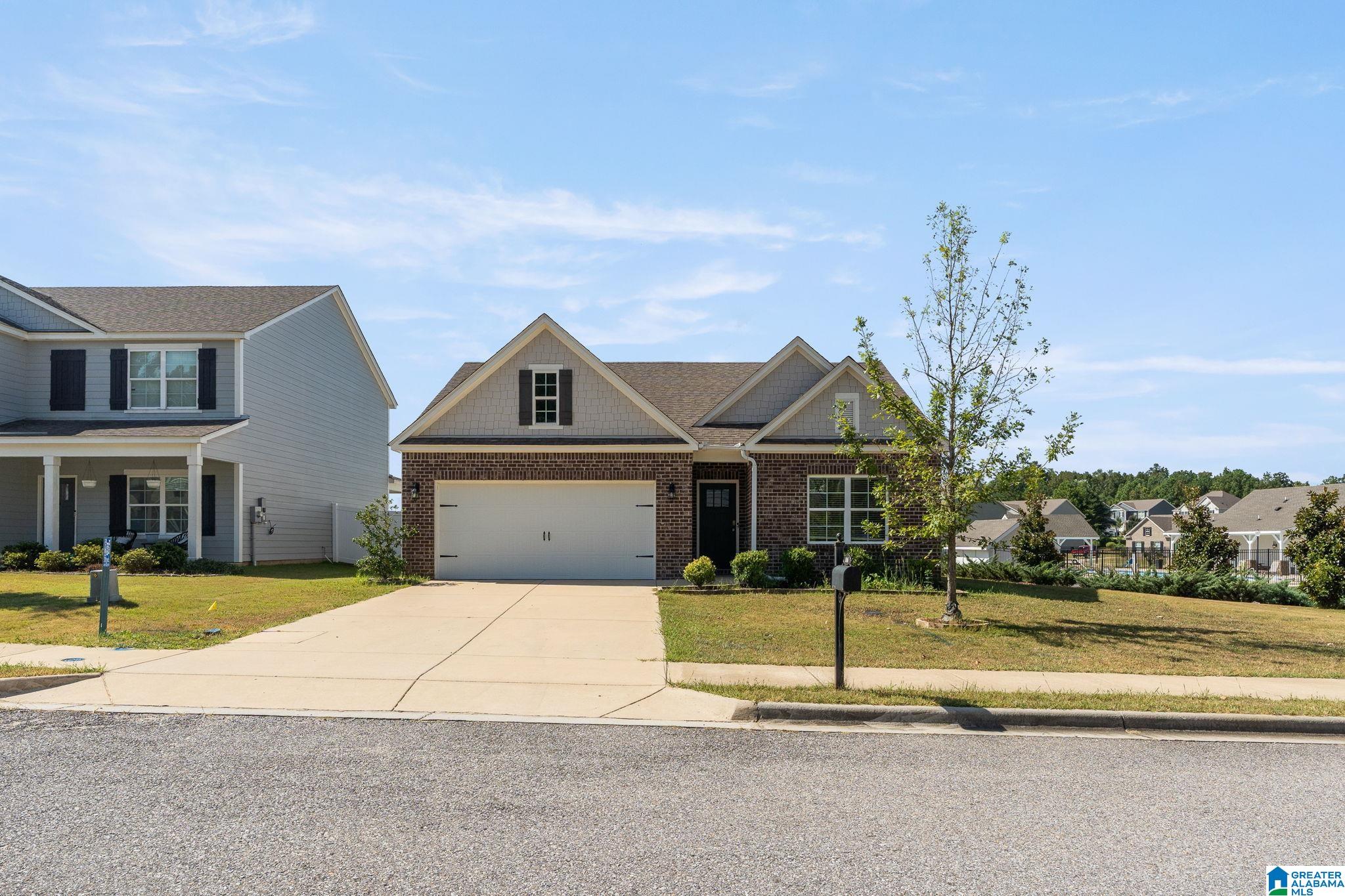Photo 2 of Sale Pending at 1016 Flyway View Ln, Alabaster, AL 35007 | MLS# 21464263 | Listing updated on 2026-09-20