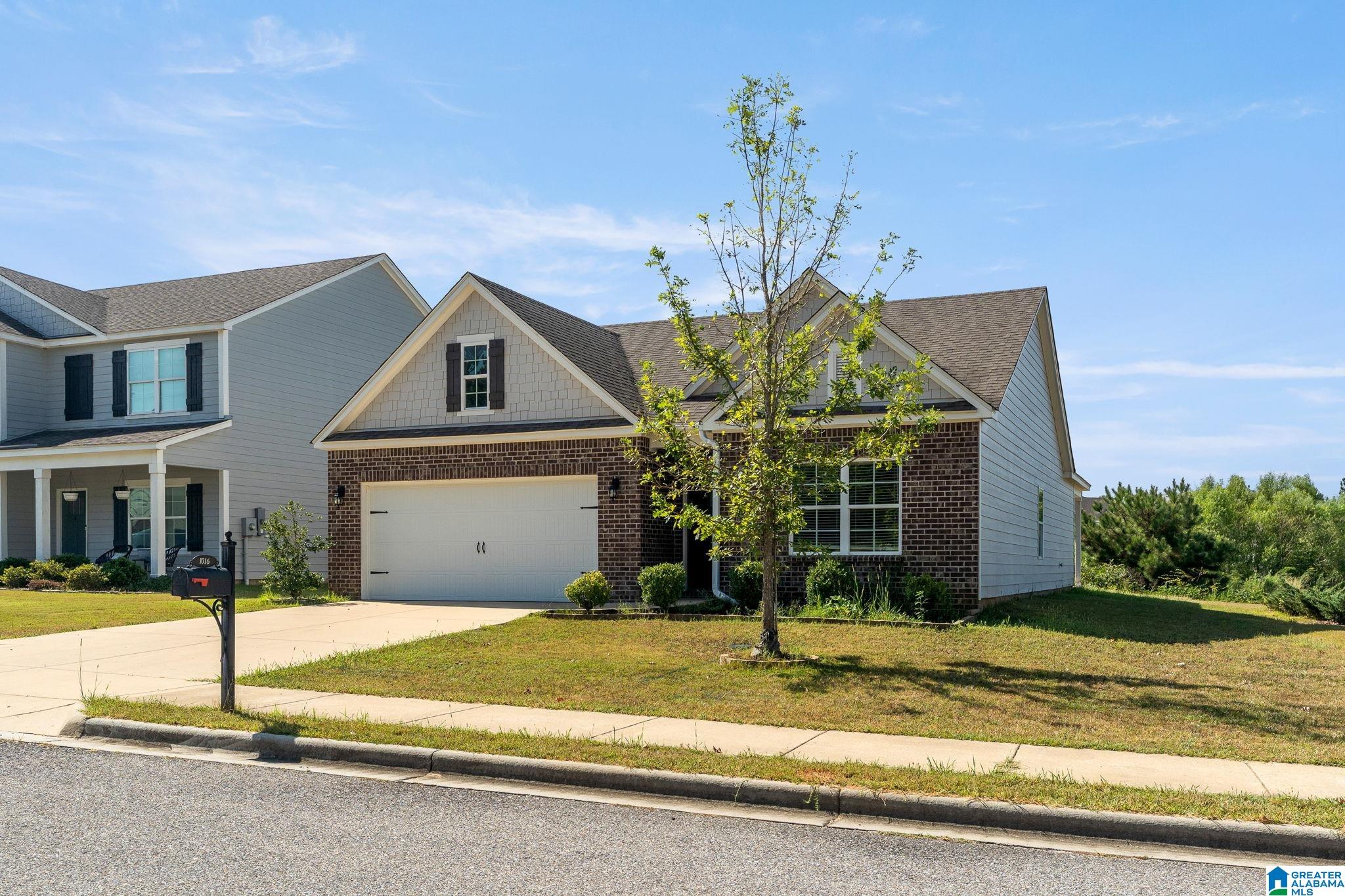 Photo 3 of Sale Pending at 1016 Flyway View Ln, Alabaster, AL 35007 | MLS# 21464263 | Listing updated on 2026-09-20