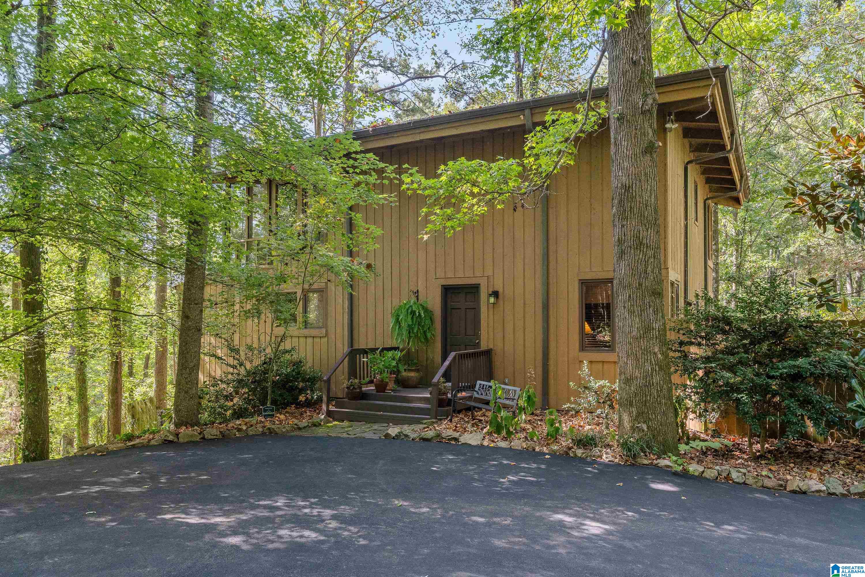 Photo 2 of Single family home for sale at 1827 Lake Knowl Dr, Helena, AL 35080 | MLS# 21464288 | Listing updated on 2026-09-17