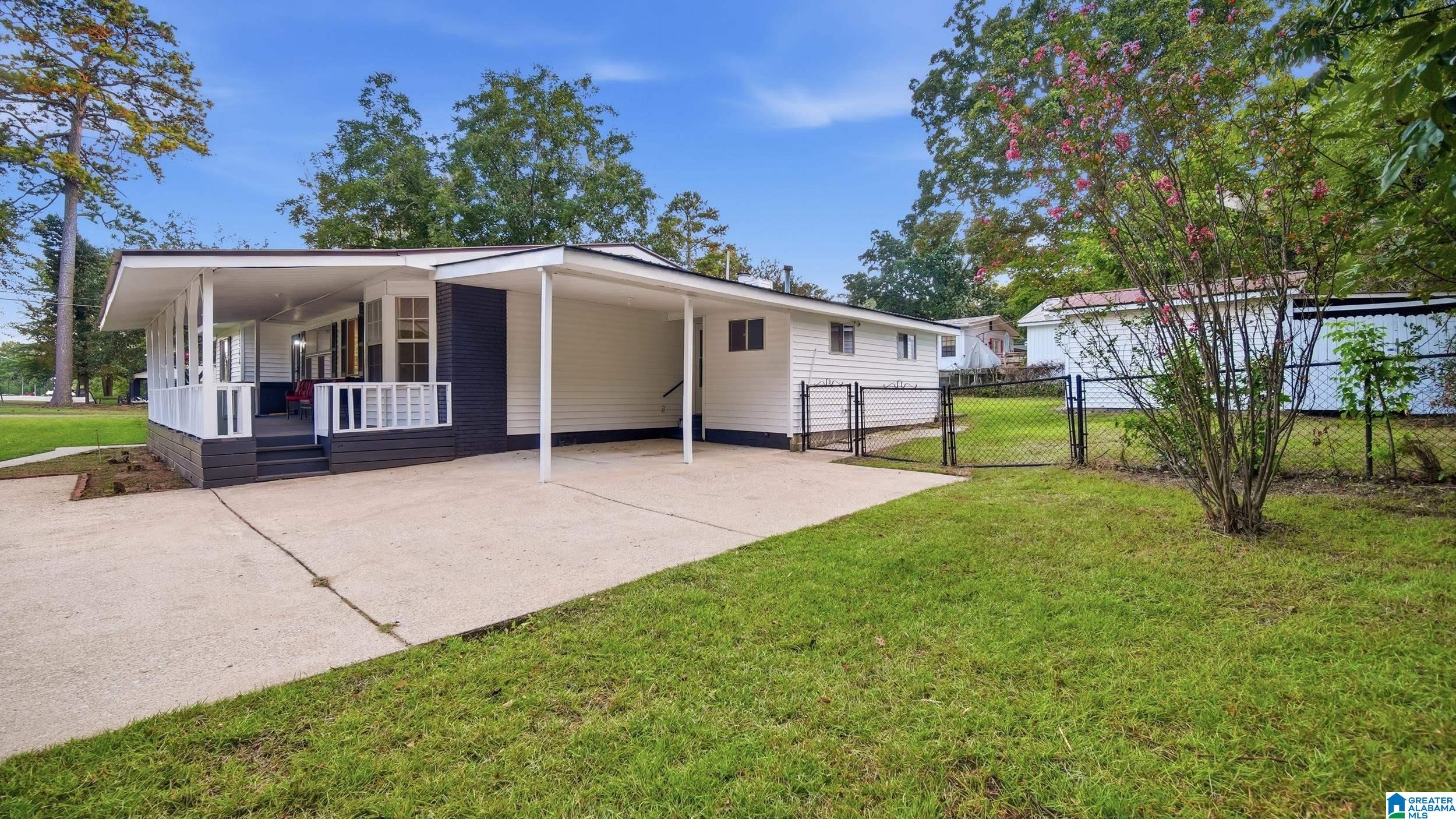 Photo 3 of Sale Pending at 1344 Lake Ln NE, Birmingham, AL 35215 | MLS# 21464292 | Listing updated on 2026-09-17