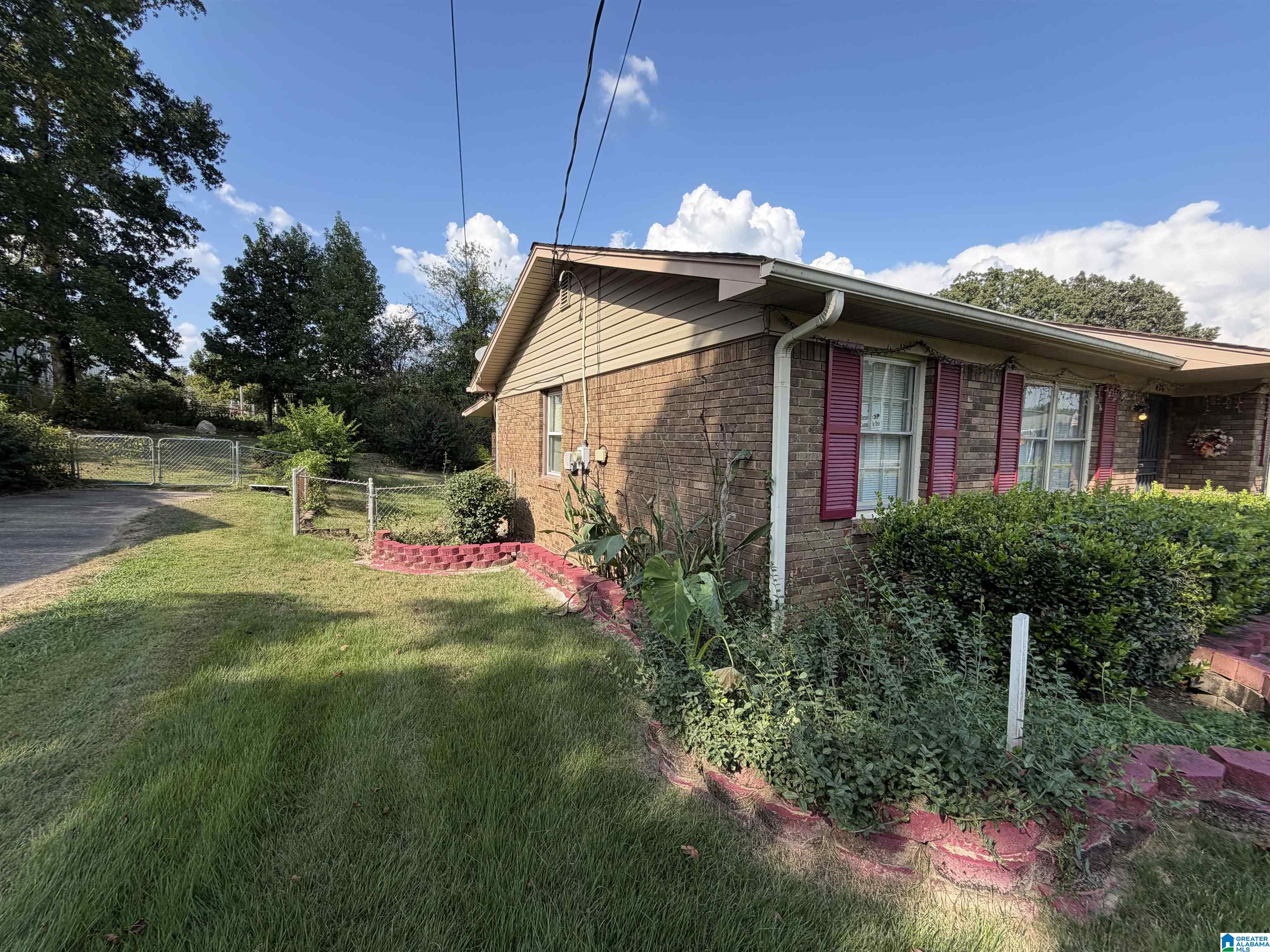 Photo 2 of Sale Pending at 420 36th Avenue Ne, Center Point, AL 35215 | MLS# 21464318 | Listing updated on 2026-09-14