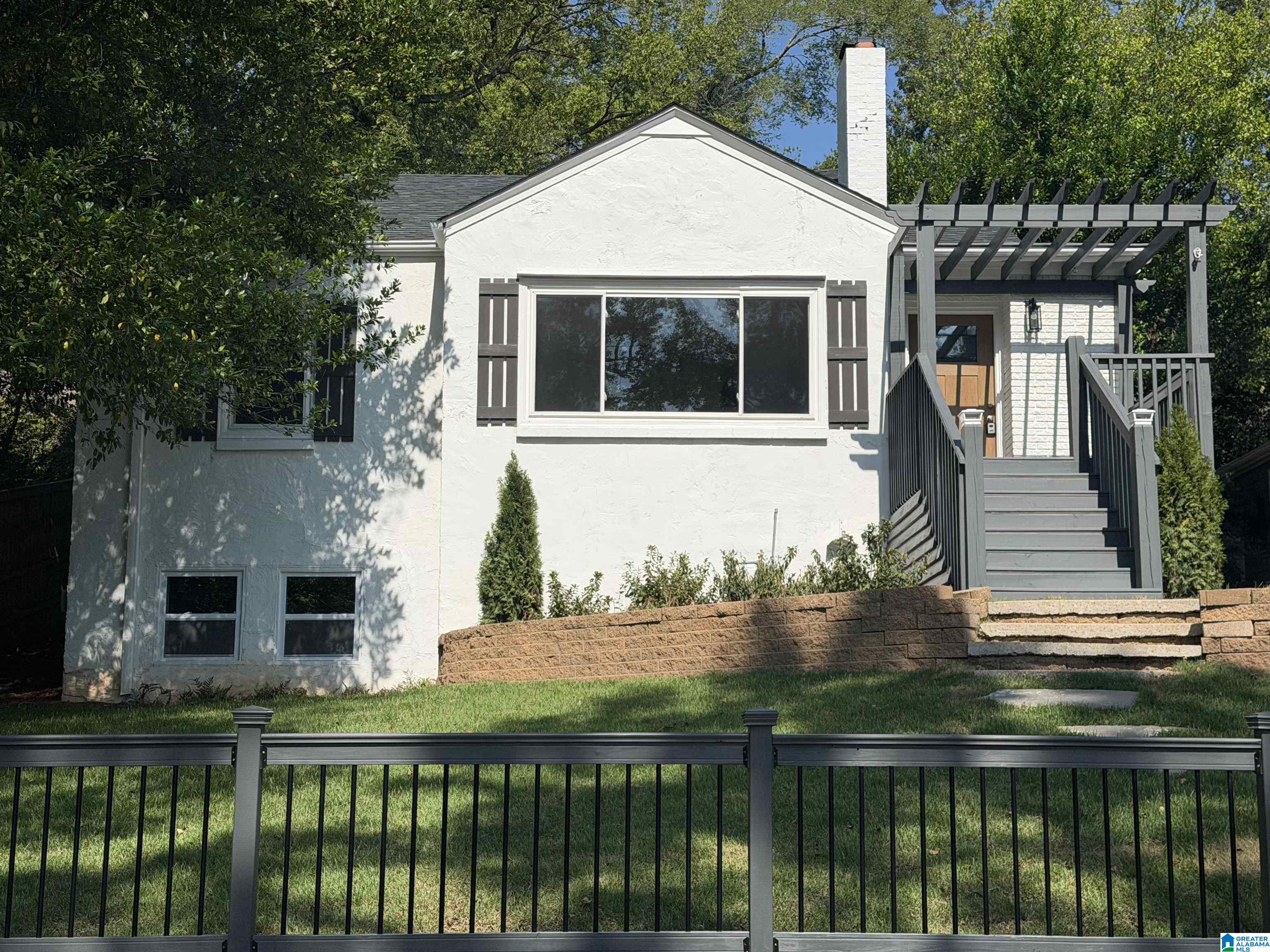 Photo 1 of Single family home for sale at 206 Mountain Ave, Mountain Brk, AL 35213 | MLS# 21464348 | Listing updated on 2026-09-18