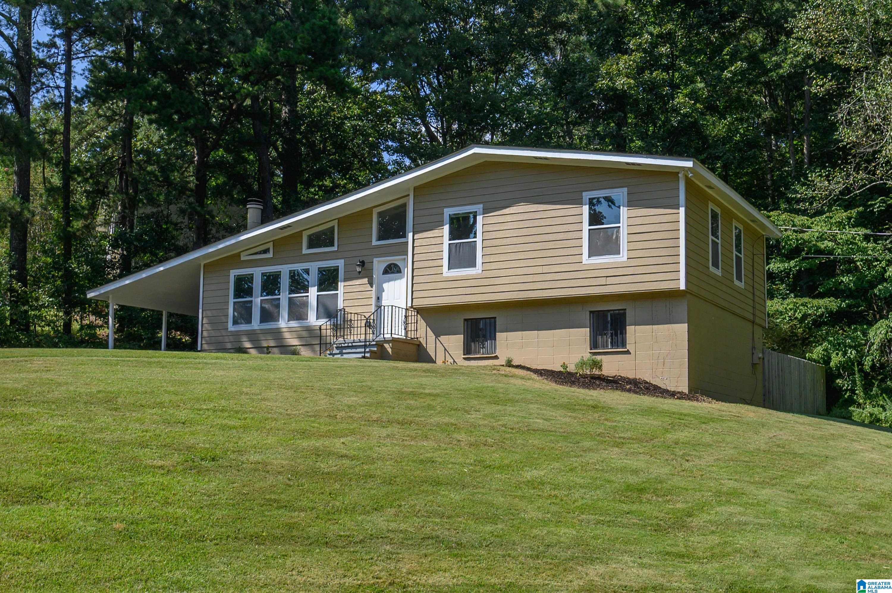 Photo 3 of Single family home for sale at 5152 Beacon Dr, Irondale, AL 35210 | MLS# 21464354 | Listing updated on 2026-09-16
