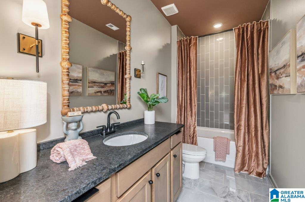 Photo 3 of Sale Pending at 4472 Longmoor Rd, Hoover, AL 35244 | MLS# 21464368 | Listing updated on 2026-09-09
