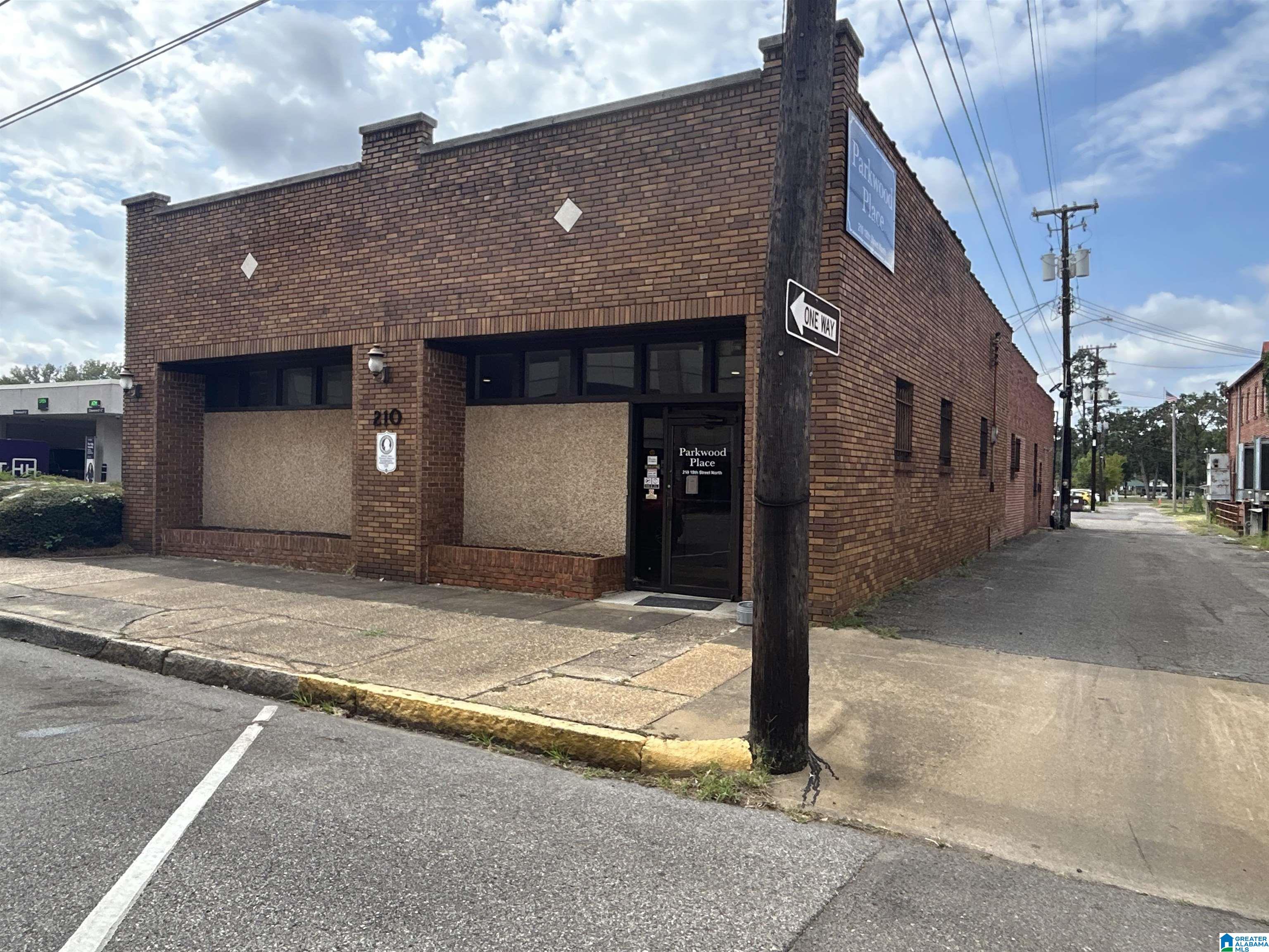 210 18TH STREET N