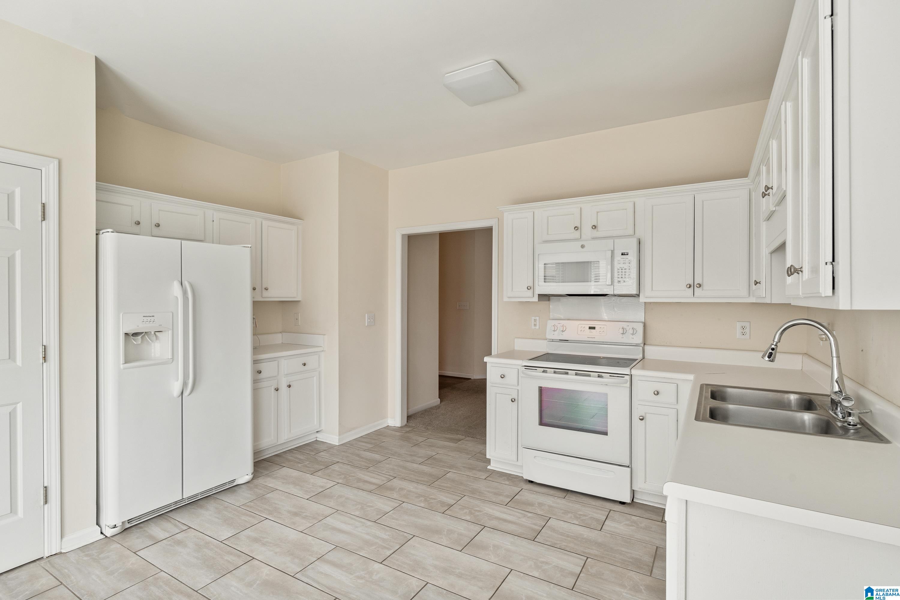 Photo 4 of Sale Pending at 3633 Cedar Crk Cir, Trussville, AL 35173 | MLS# 21464387 | Listing updated on 2026-09-11