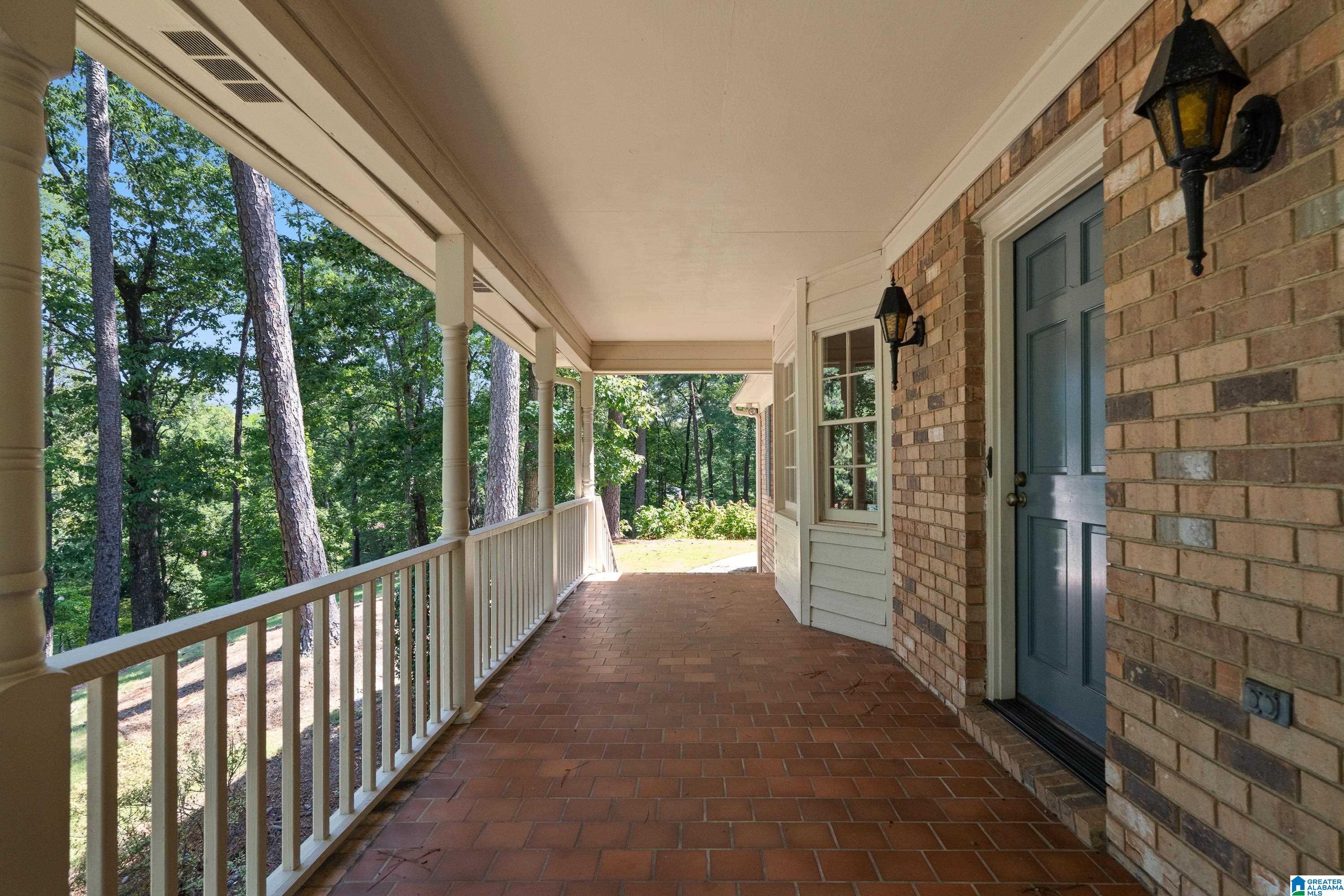 Photo 2 of Single family home for sale at 635 W Riverchase Pkwy, Hoover, AL 35244 | MLS# 21464398 | Listing updated on 2026-09-09