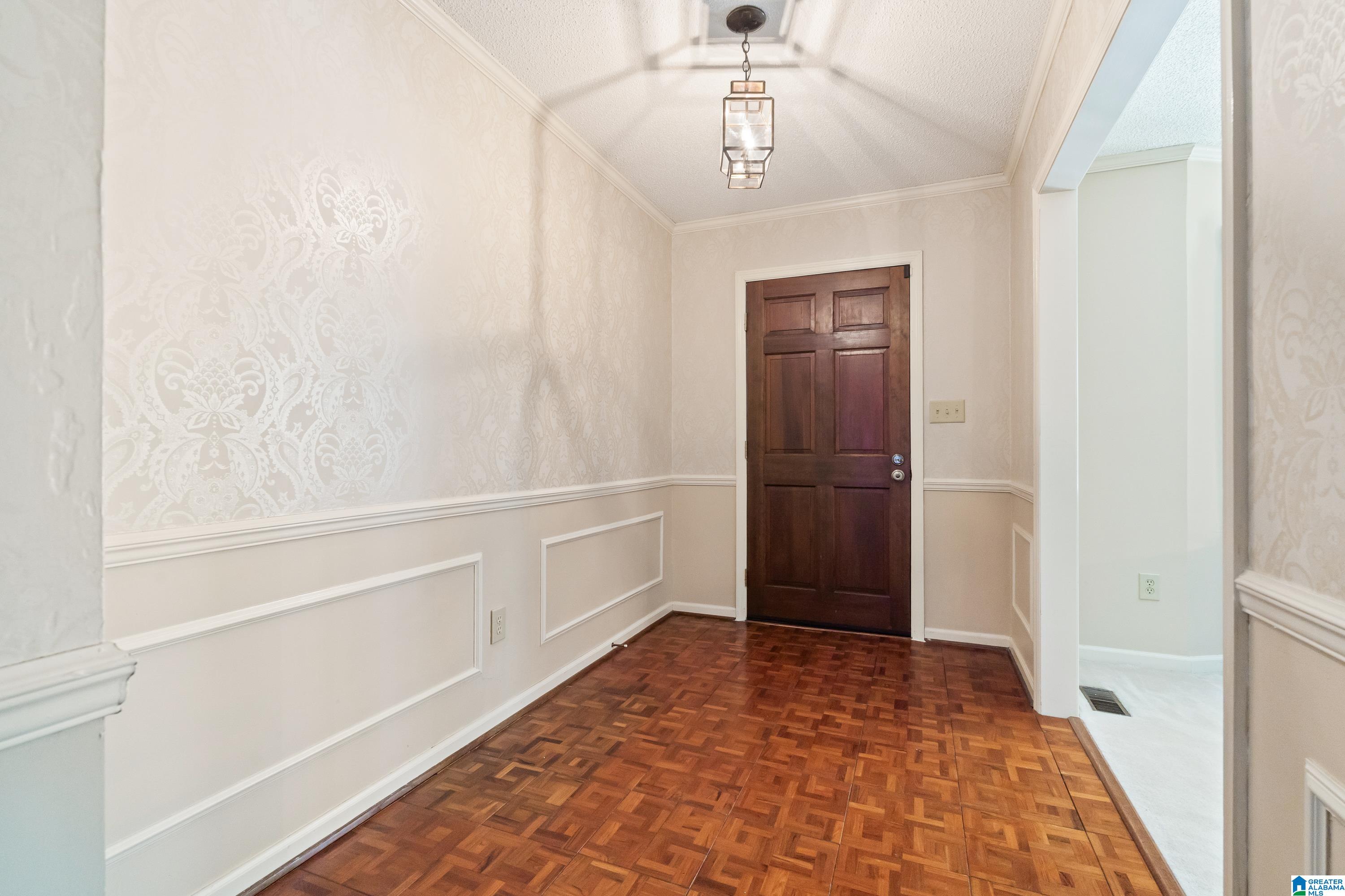 Photo 2 of Sale Pending at 635 W Riverchase Pkwy, Hoover, AL 35244 | MLS# 21464398 | Listing updated on 2026-09-11