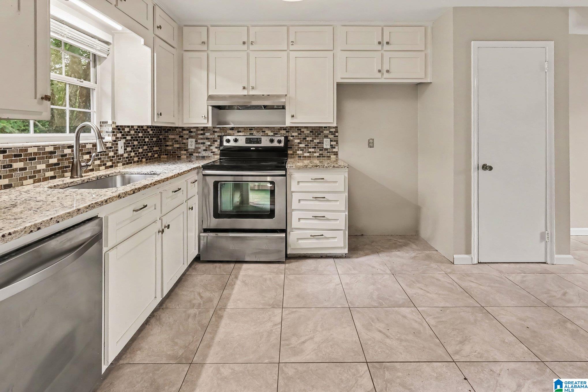 Photo 4 of Single family home for sale at 5406 Saddle Ridge Ln, Pinson, AL 35126 | MLS# 21464413 | Listing updated on 2026-09-09