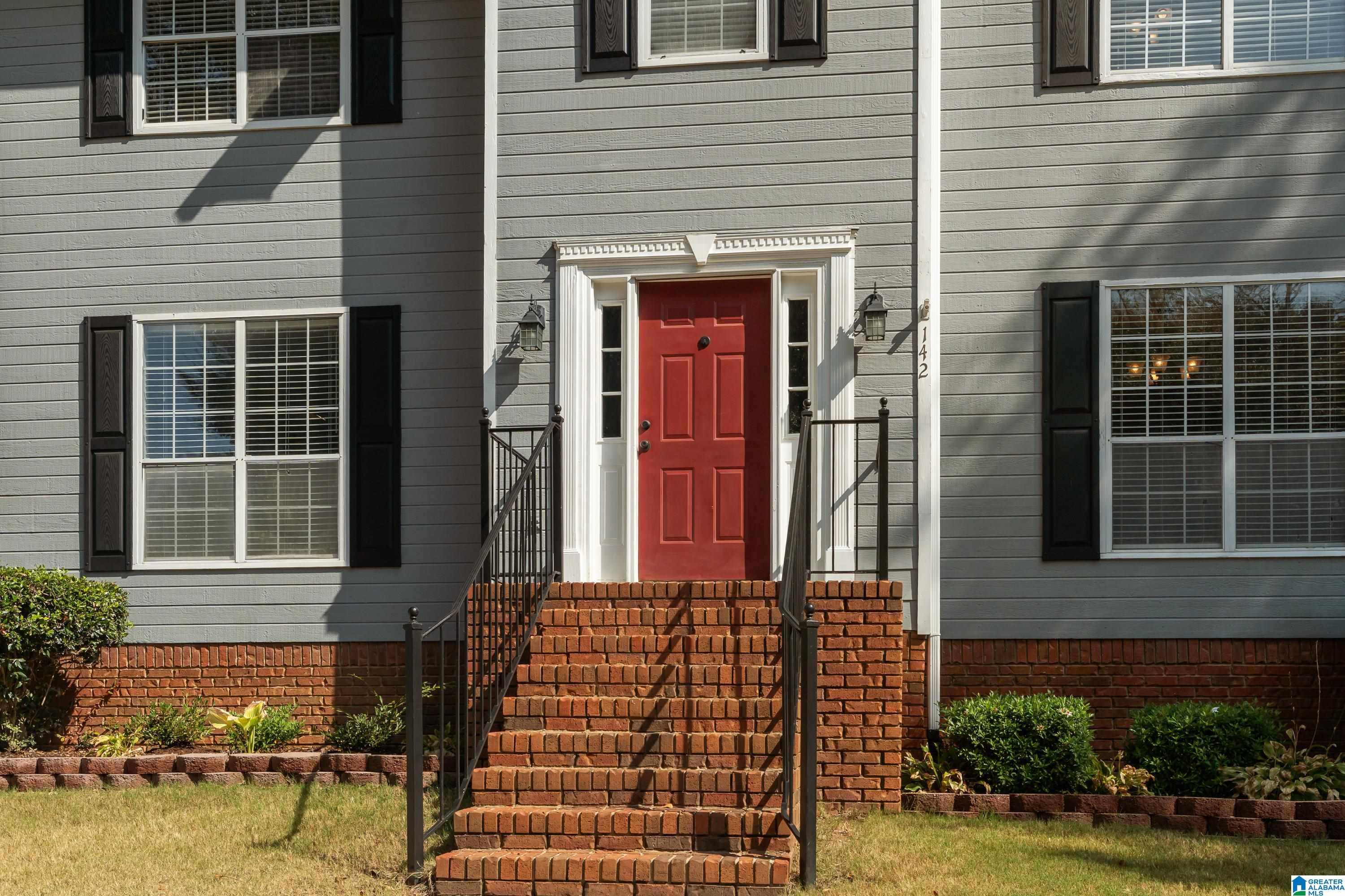 Photo 3 of Single family home for sale at 142 Cambridge Ln, Alabaster, AL 35007 | MLS# 21464435 | Listing updated on 2026-09-11