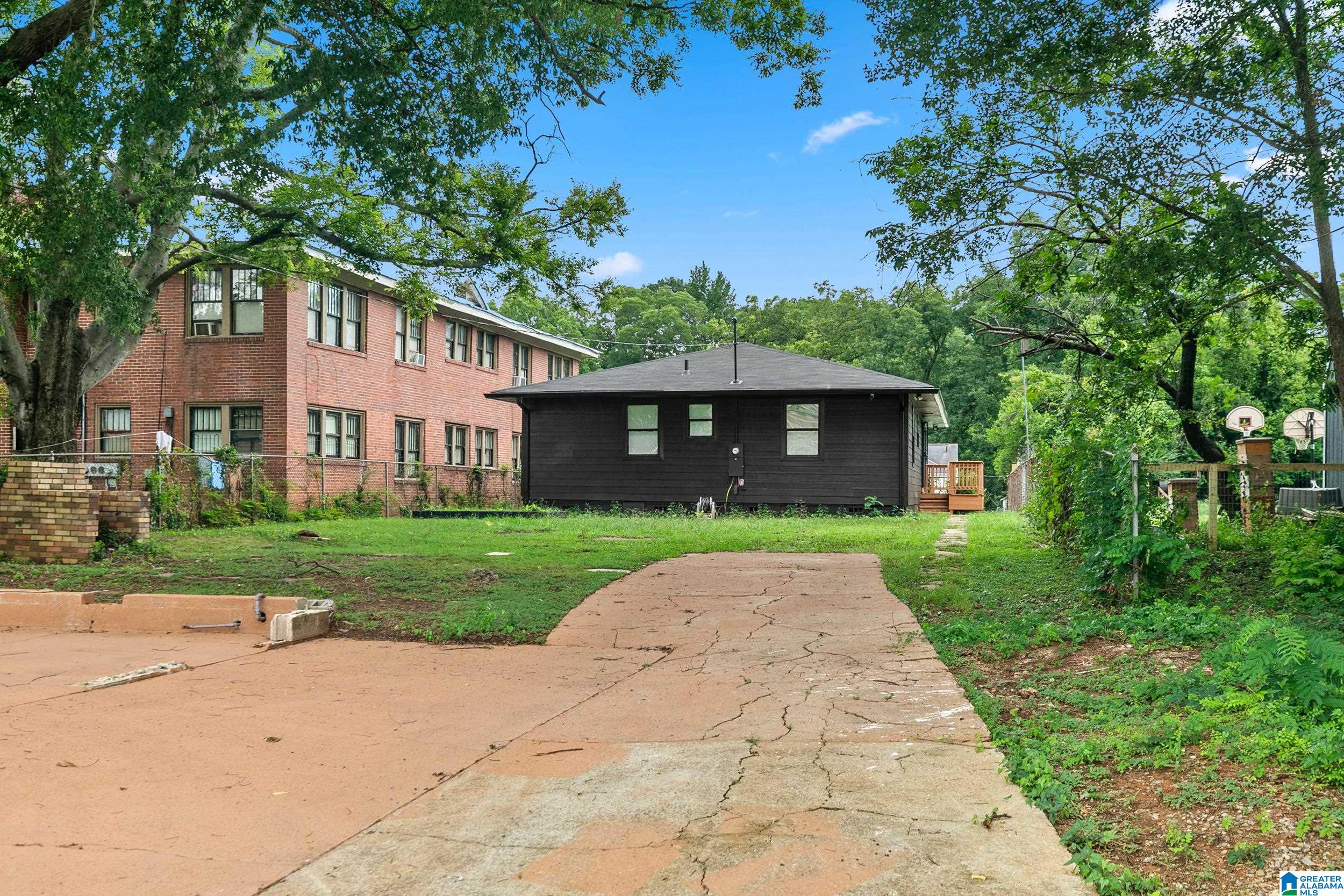 Photo 4 of Single family home for sale at 916 Mcmillon Ave SW, Birmingham, AL 35211 | MLS# 21464437 | Listing updated on 2026-09-17
