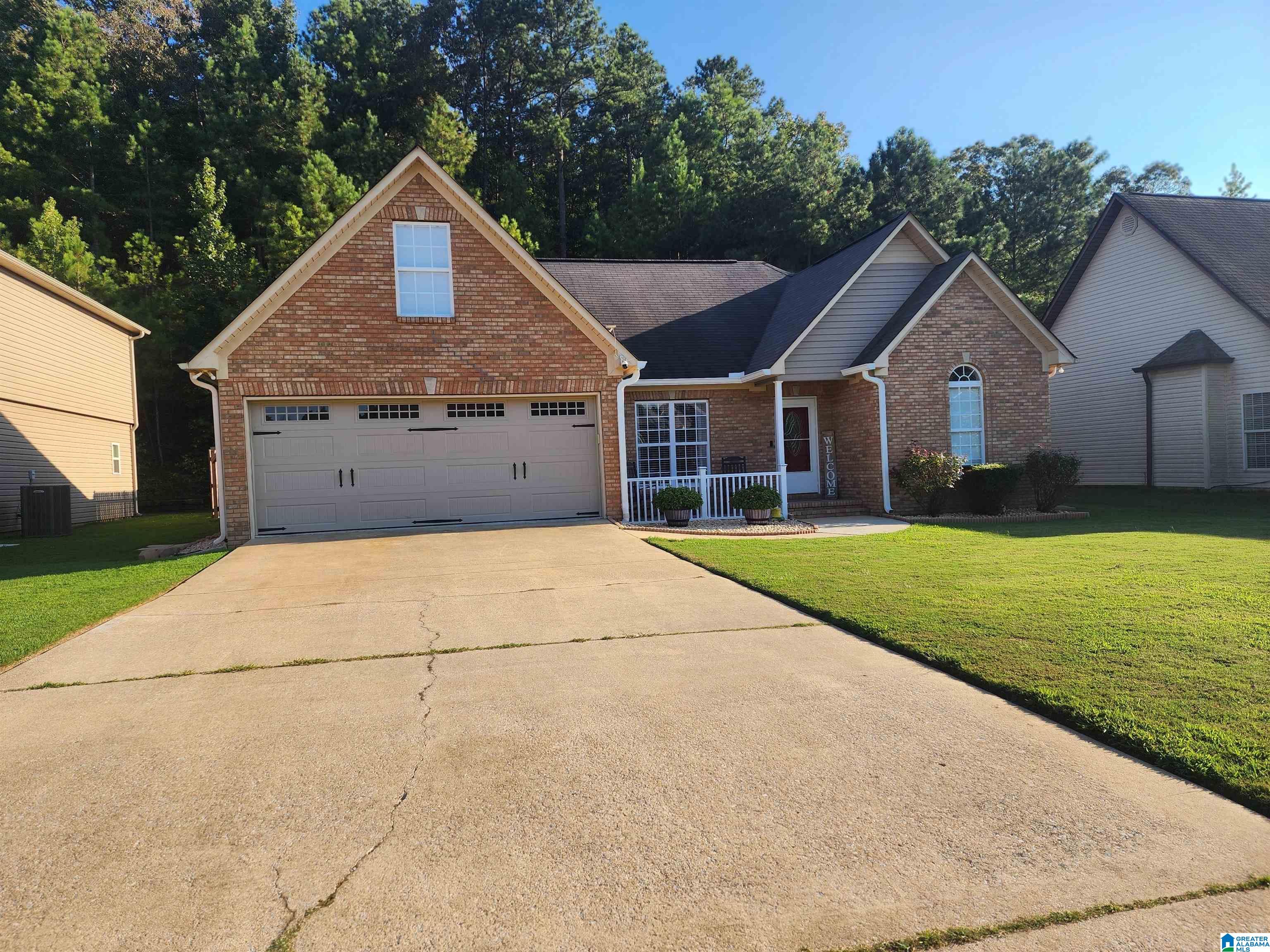 Photo 2 of Single family home for sale at 305 Oak Leaf Cir, Pell City, AL 35125 | MLS# 21464452 | Listing updated on 2026-09-11