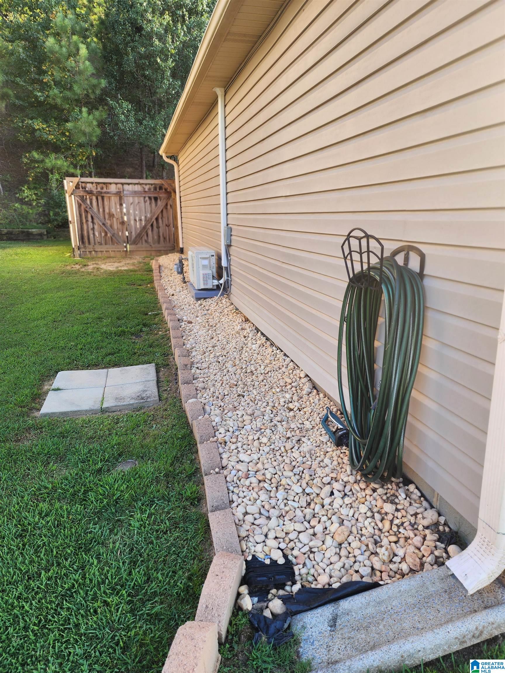 Photo 3 of Single family home for sale at 305 Oak Leaf Cir, Pell City, AL 35125 | MLS# 21464452 | Listing updated on 2026-09-11