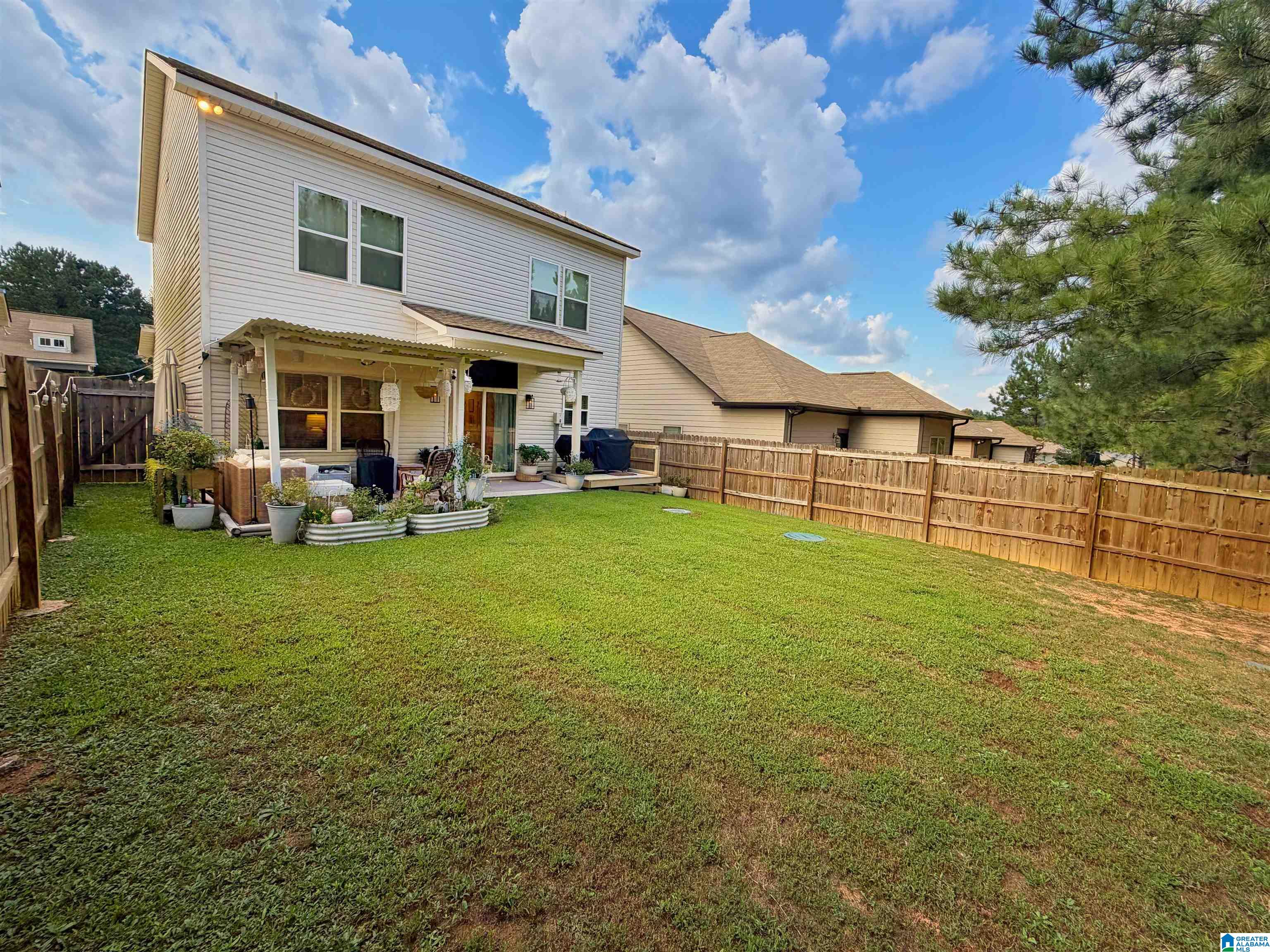 Photo 3 of Sale Pending at 823 Kent Dr, Odenville, AL 35120 | MLS# 21464468 | Listing updated on 2026-09-15