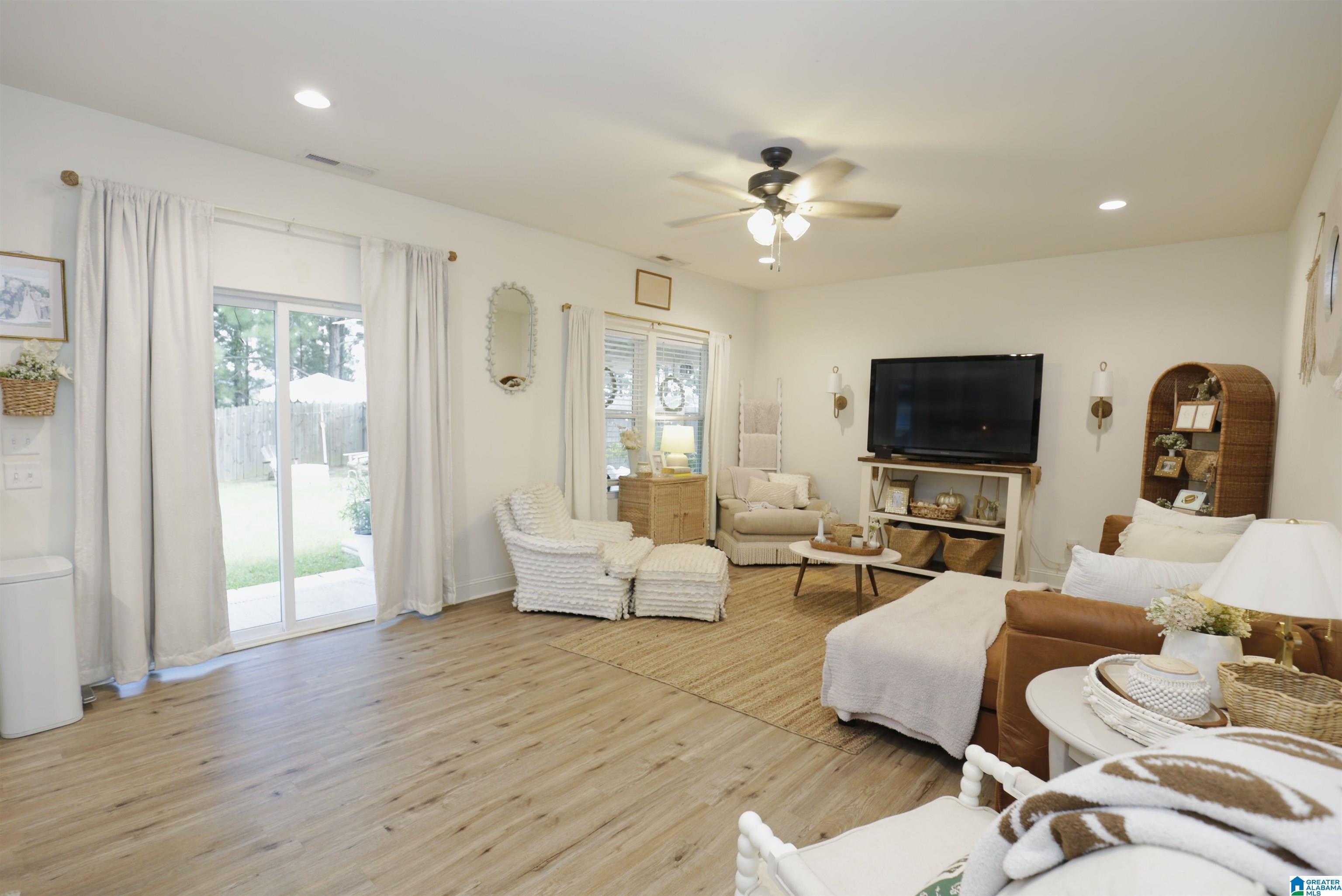 Photo 4 of Sale Pending at 823 Kent Dr, Odenville, AL 35120 | MLS# 21464468 | Listing updated on 2026-09-15