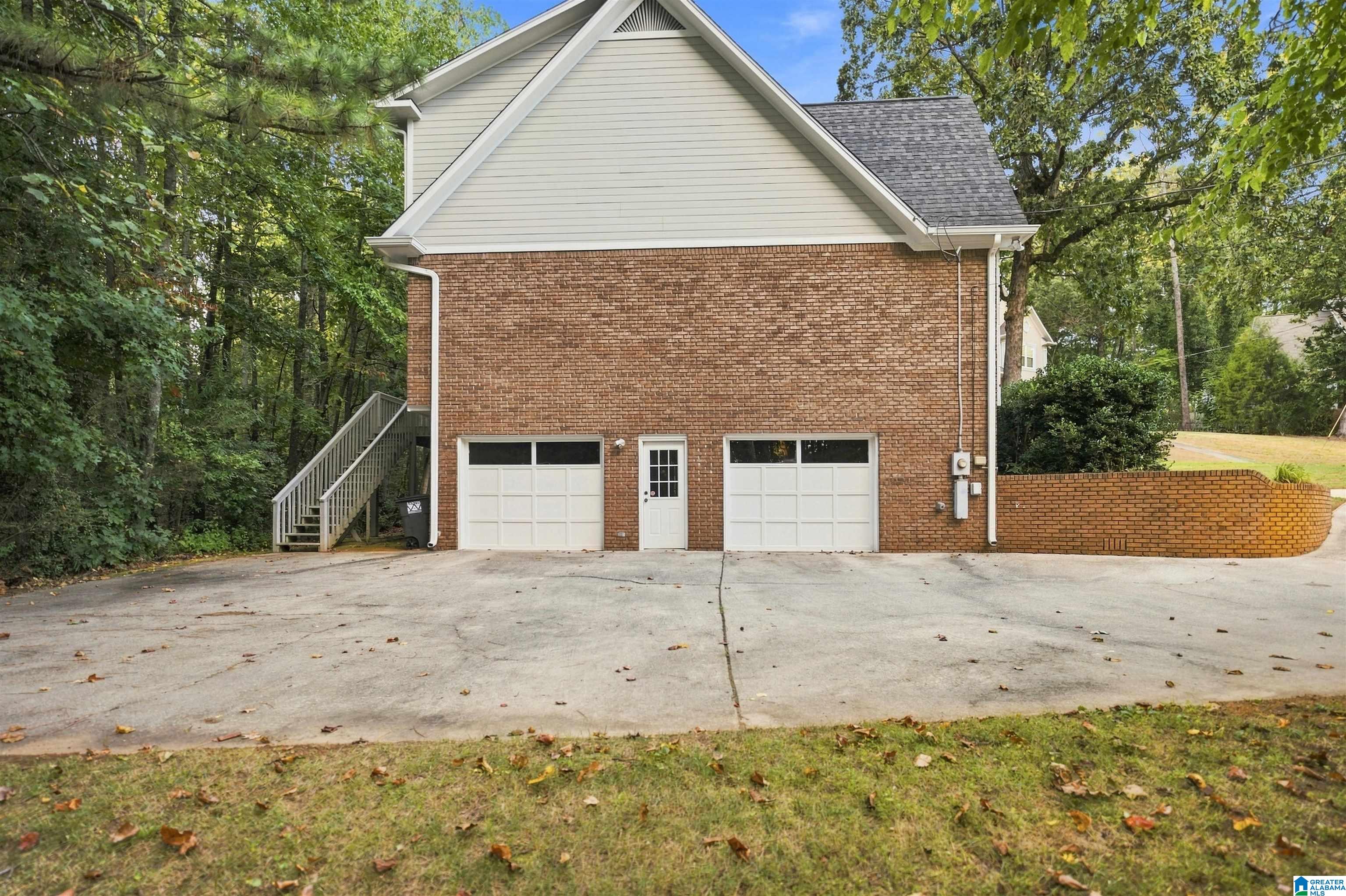 Photo 4 of Single family home for sale at 1532 Cypress Cvs Cir, Hoover, AL 35244 | MLS# 21464515 | Listing updated on 2026-09-12