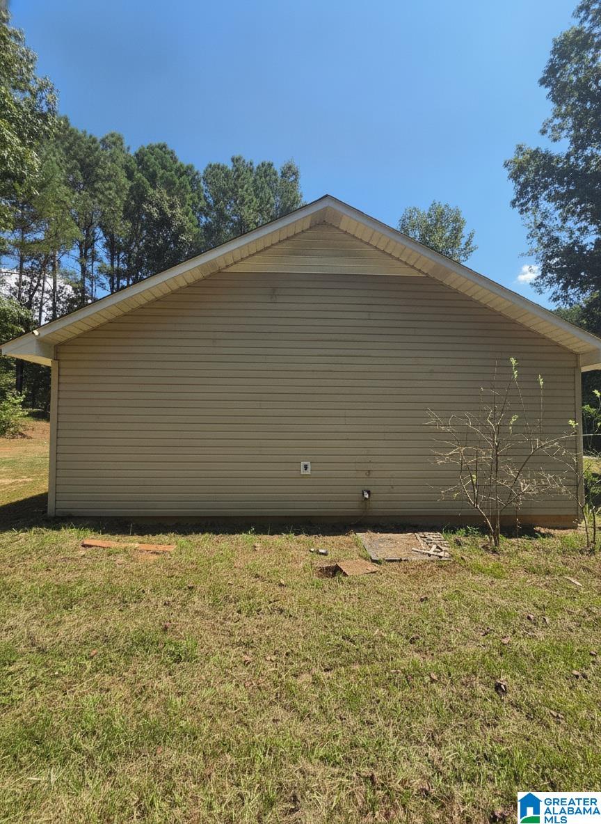 Photo 3 of Single family home for sale at 573 Arrowhead Ln, Jasper, AL 35503 | MLS# 21464550 | Listing updated on 2026-09-11