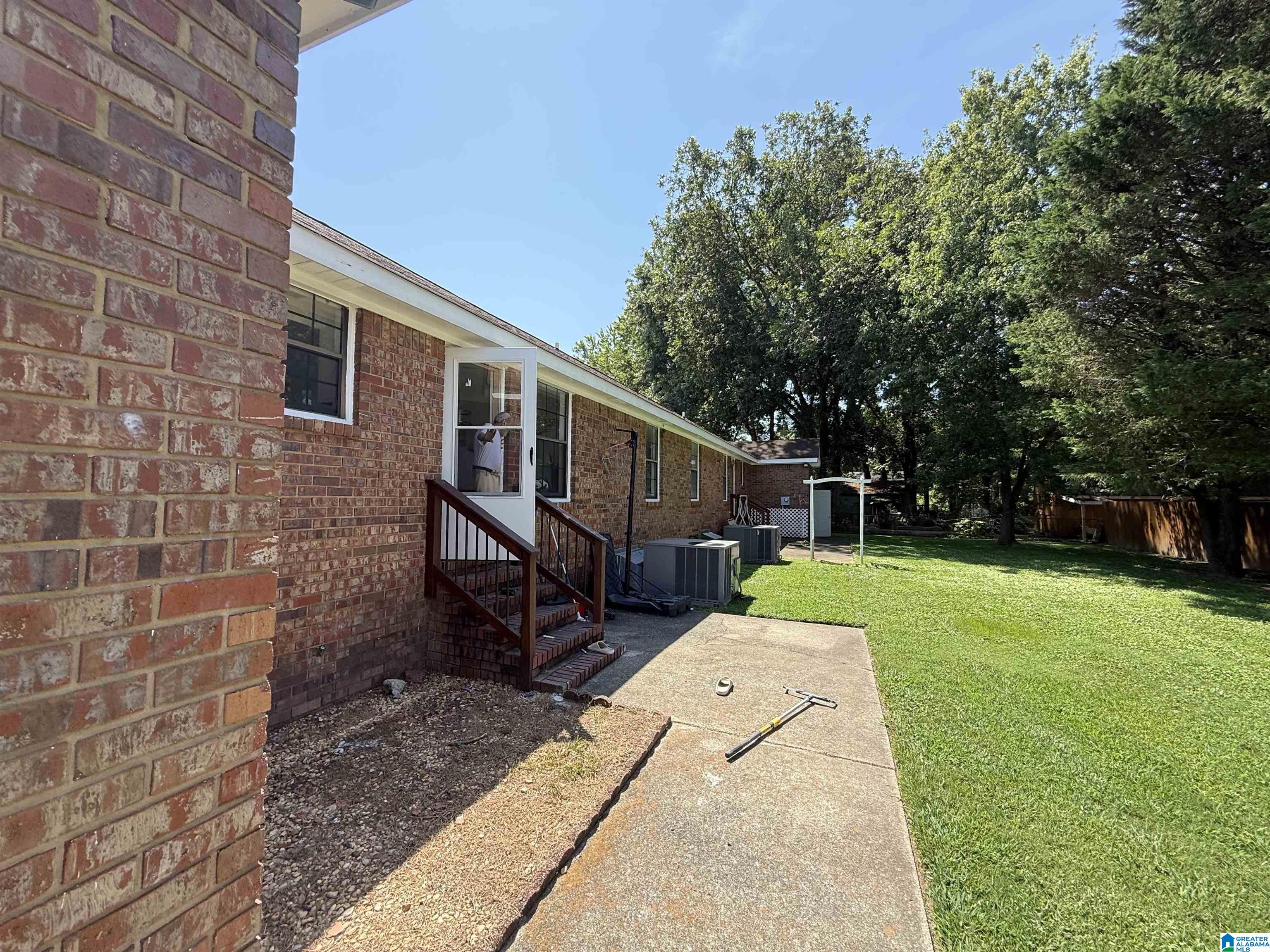 Photo 4 of Sale Pending at 226 N Hambrick Dr, Albertville, AL 35950 | MLS# 21464560 | Listing updated on 2026-09-15