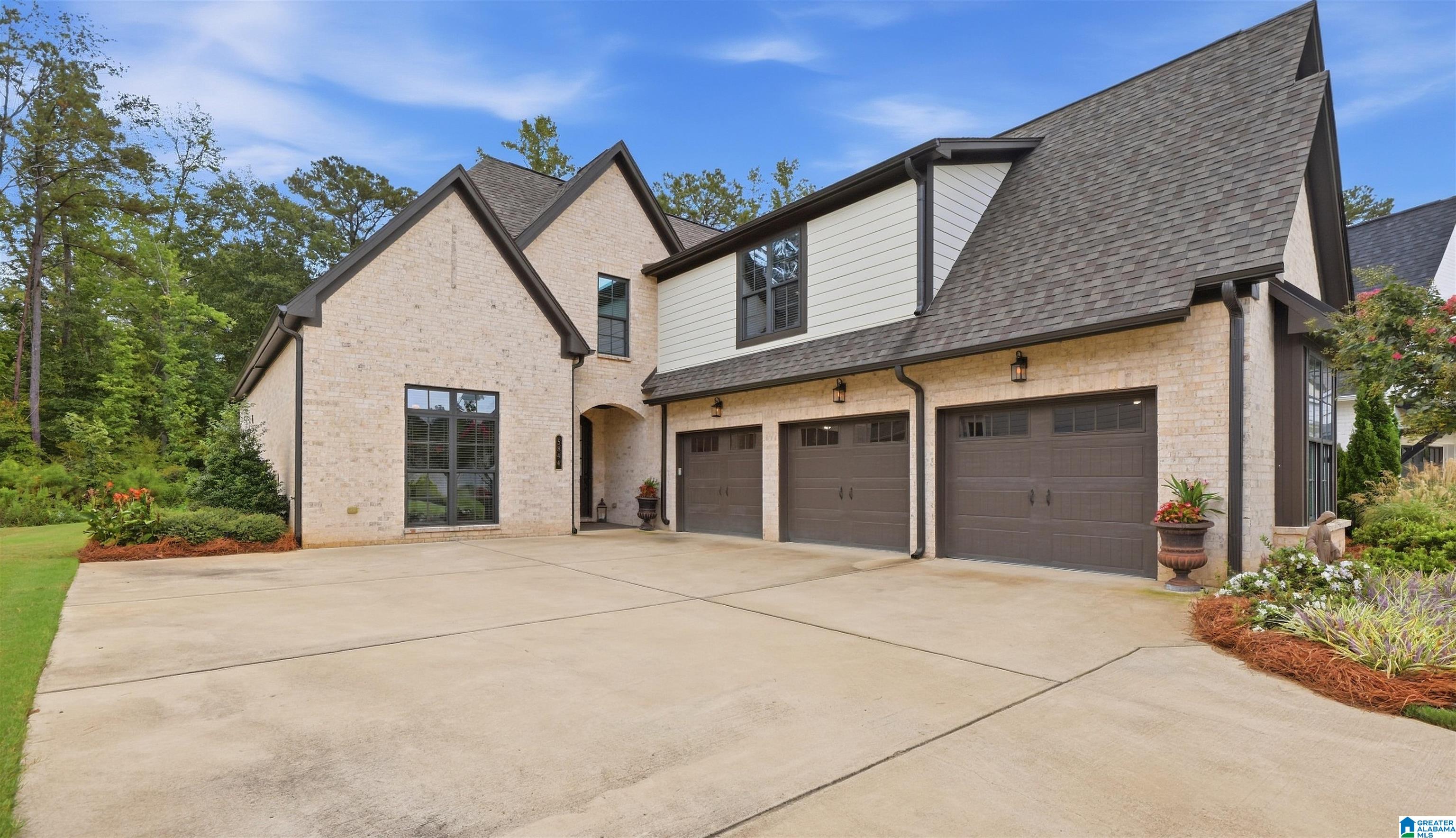 Photo 2 of Sale Pending at 5844 Heather Way, Birmingham, AL 35244 | MLS# 21464566 | Listing updated on 2026-09-17