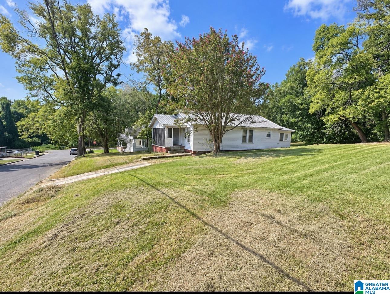 Photo 3 of Sale Pending at 3916 28th Street N, Birmingham, AL 35207 | MLS# 21464571 | Listing updated on 2026-09-15