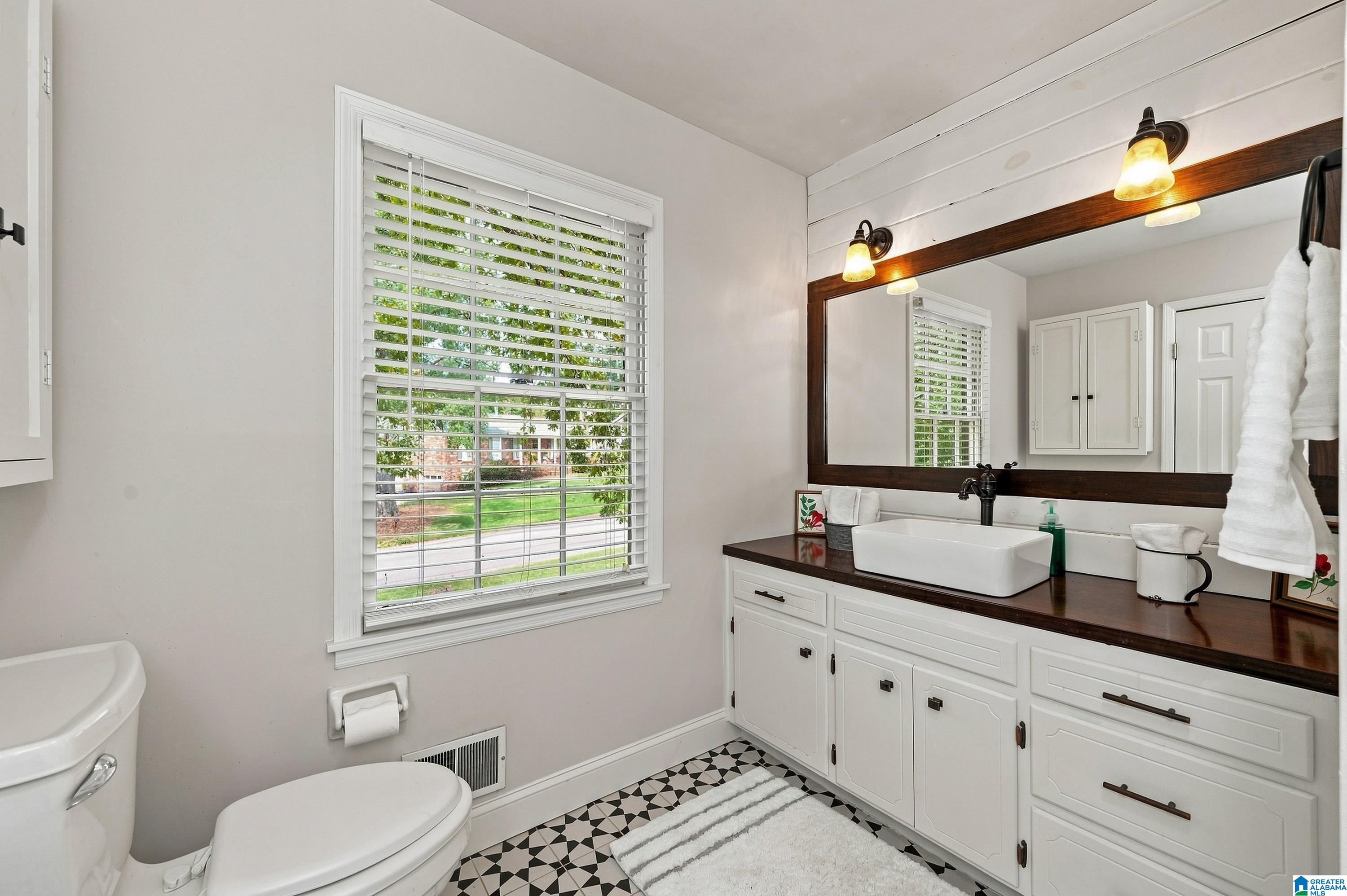 Photo 2 of Single family home for sale at 2757 Altadena Lake Dr, Vestavia, AL 35243 | MLS# 21464582 | Listing updated on 2026-09-14