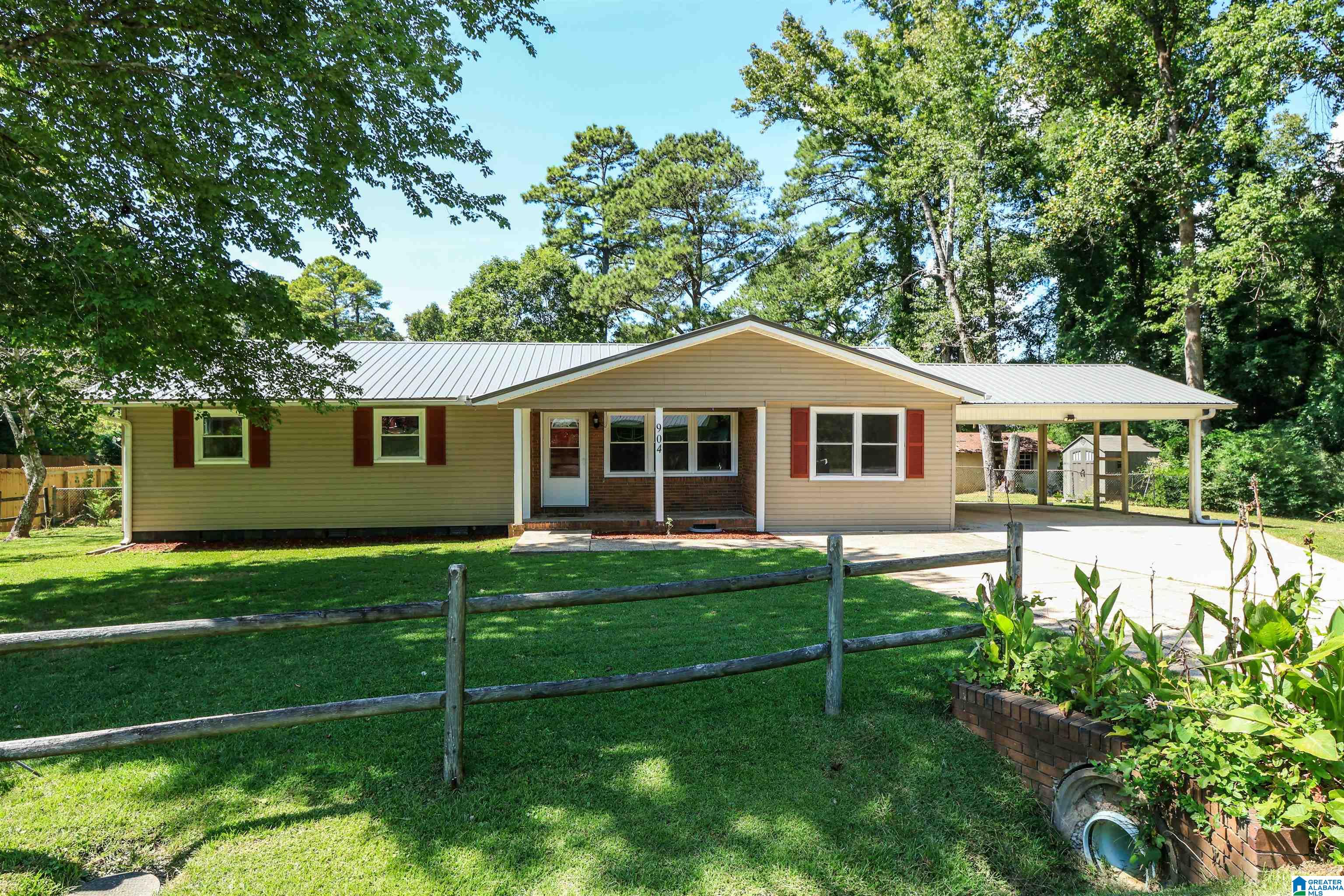 Photo 1 of Single family home for sale at 904 Ridge Dr, Weaver, AL 36277 | MLS# 21464584 | Listing updated on 2026-09-11