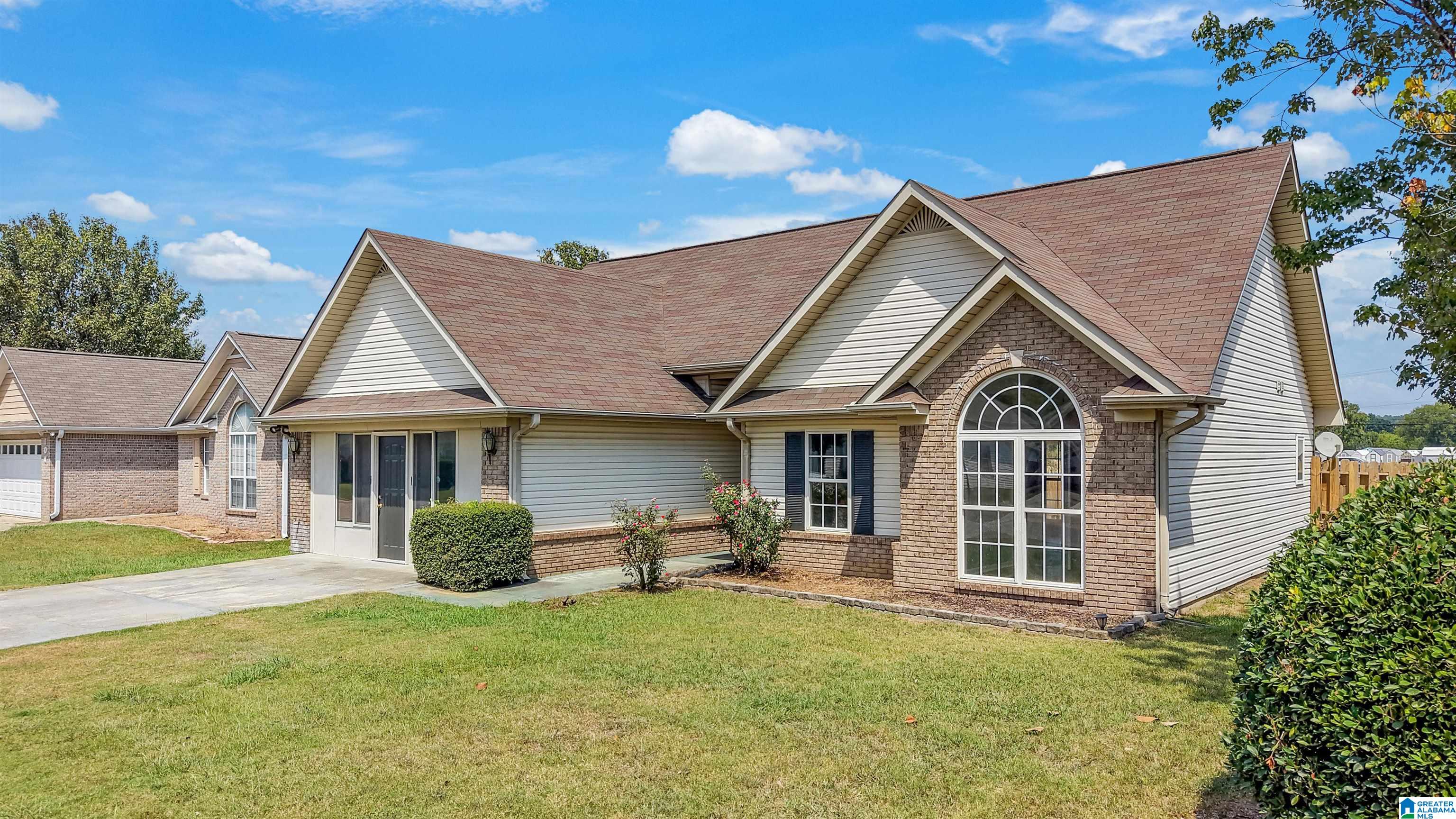 Photo 3 of Single family home for sale at 100 Summerchase Pkwy, Calera, AL 35040 | MLS# 21464588 | Listing updated on 2026-09-11