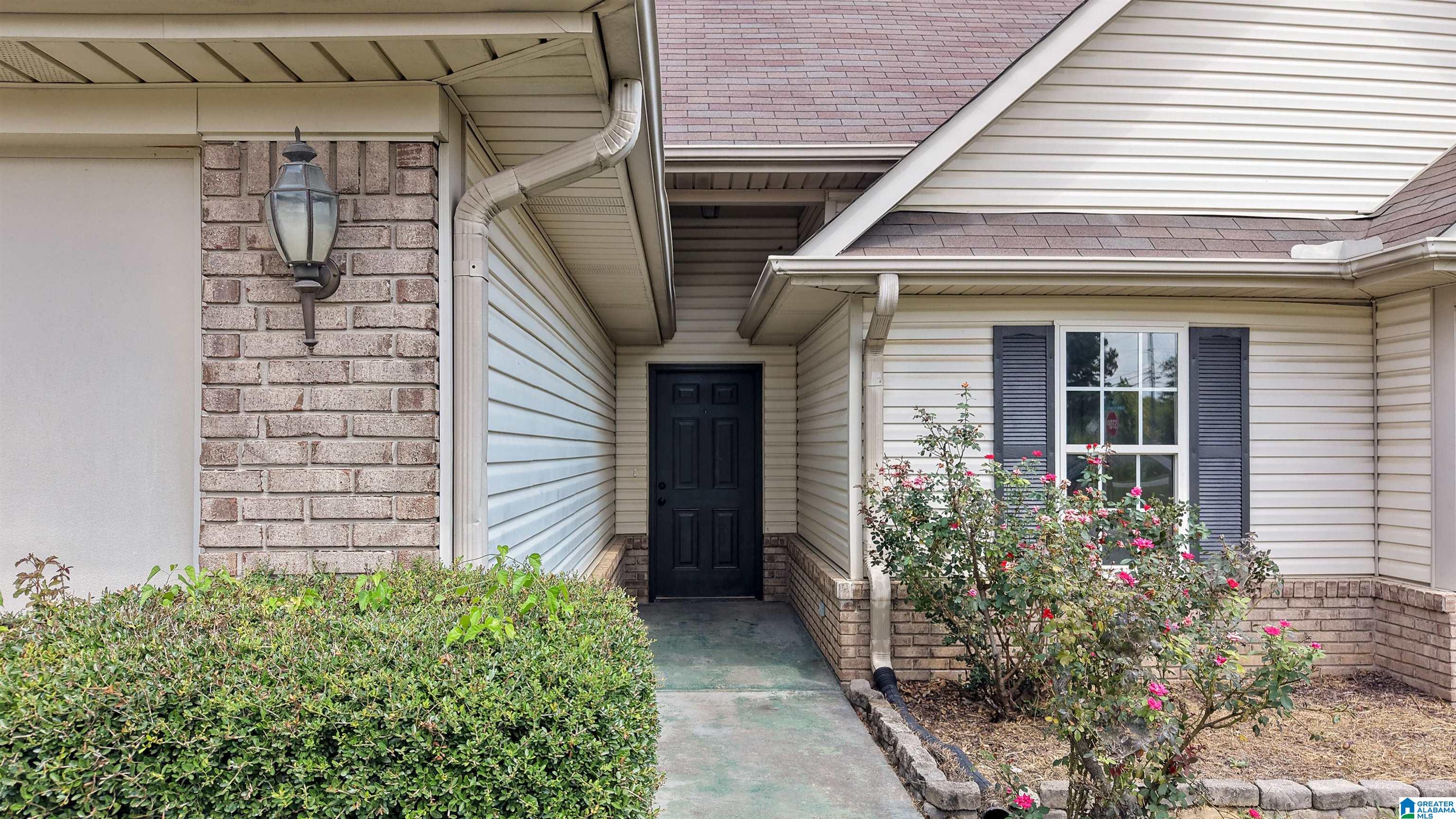 Photo 3 of Single family home for sale at 100 Summerchase Pkwy, Calera, AL 35040 | MLS# 21464588 | Listing updated on 2026-09-11