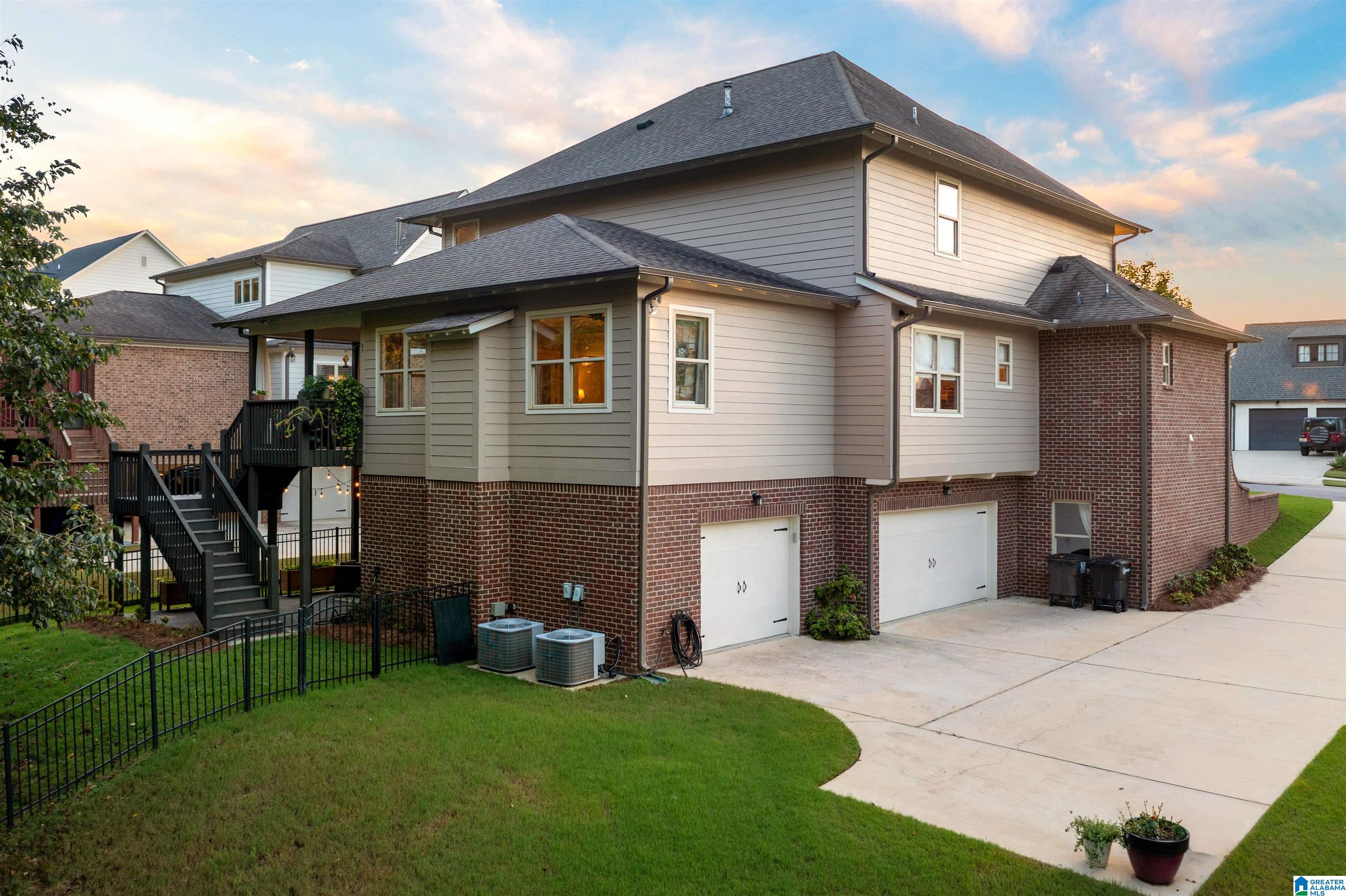 Photo 4 of Single family home for sale at 2302 Southampton Dr, Hoover, AL 35226 | MLS# 21464640 | Listing updated on 2026-09-18