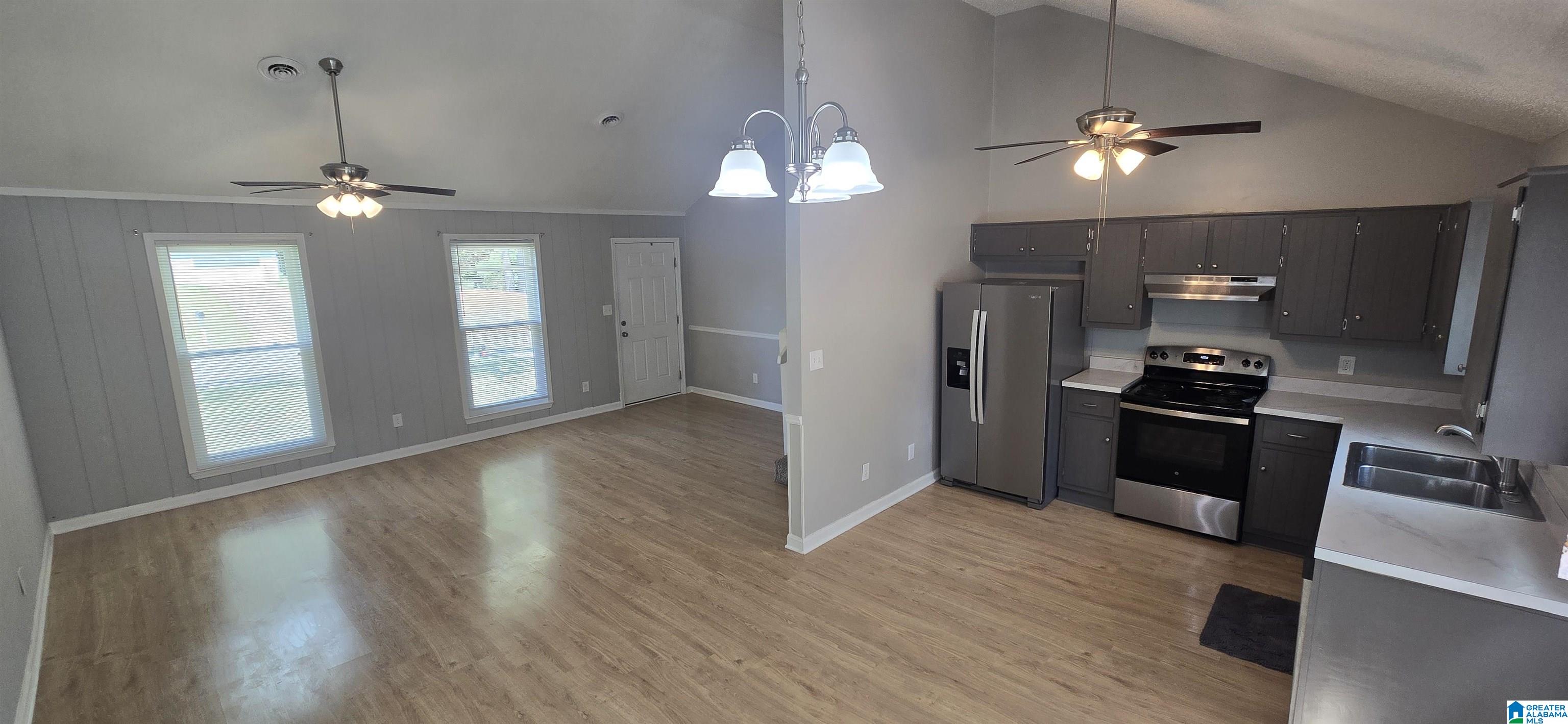 Photo 3 of Single family home for sale at 1043 Brian Dr, Leeds, AL 35094 | MLS# 21464666 | Listing updated on 2026-09-17