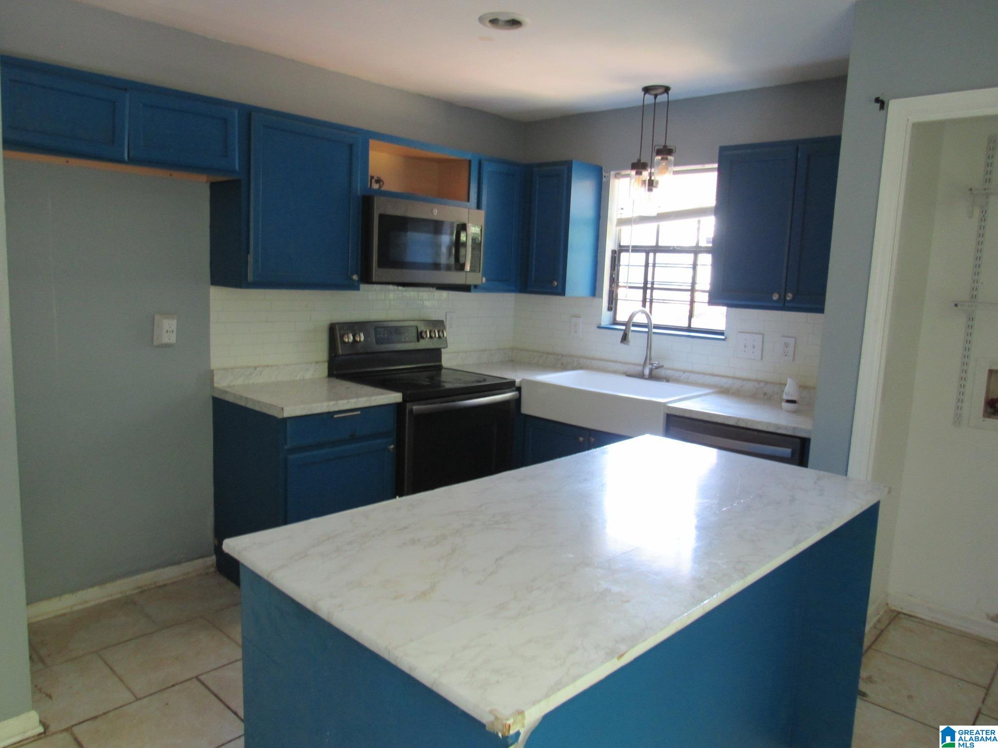 Photo 3 of Single family home for sale at 428 Old Farm Dr, Birmingham, AL 35215 | MLS# 21464712 | Listing updated on 2026-09-12