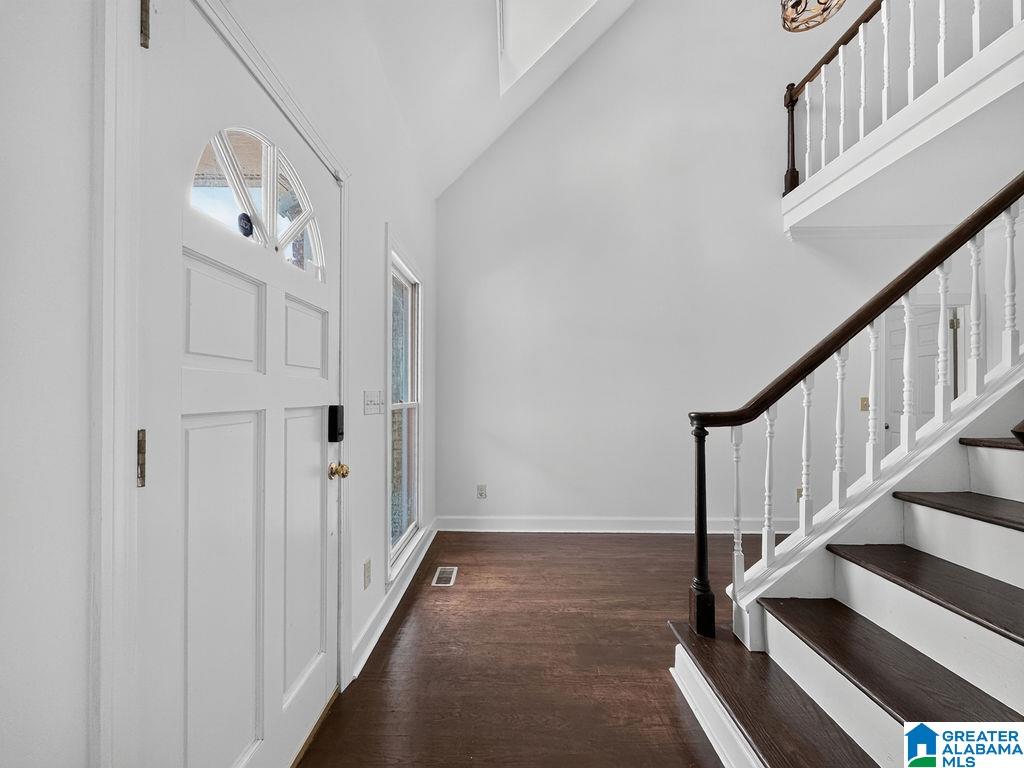 Photo 3 of Sale Pending at 3165 Boxwood Dr, Hoover, AL 35216 | MLS# 21464740 | Listing updated on 2026-09-16