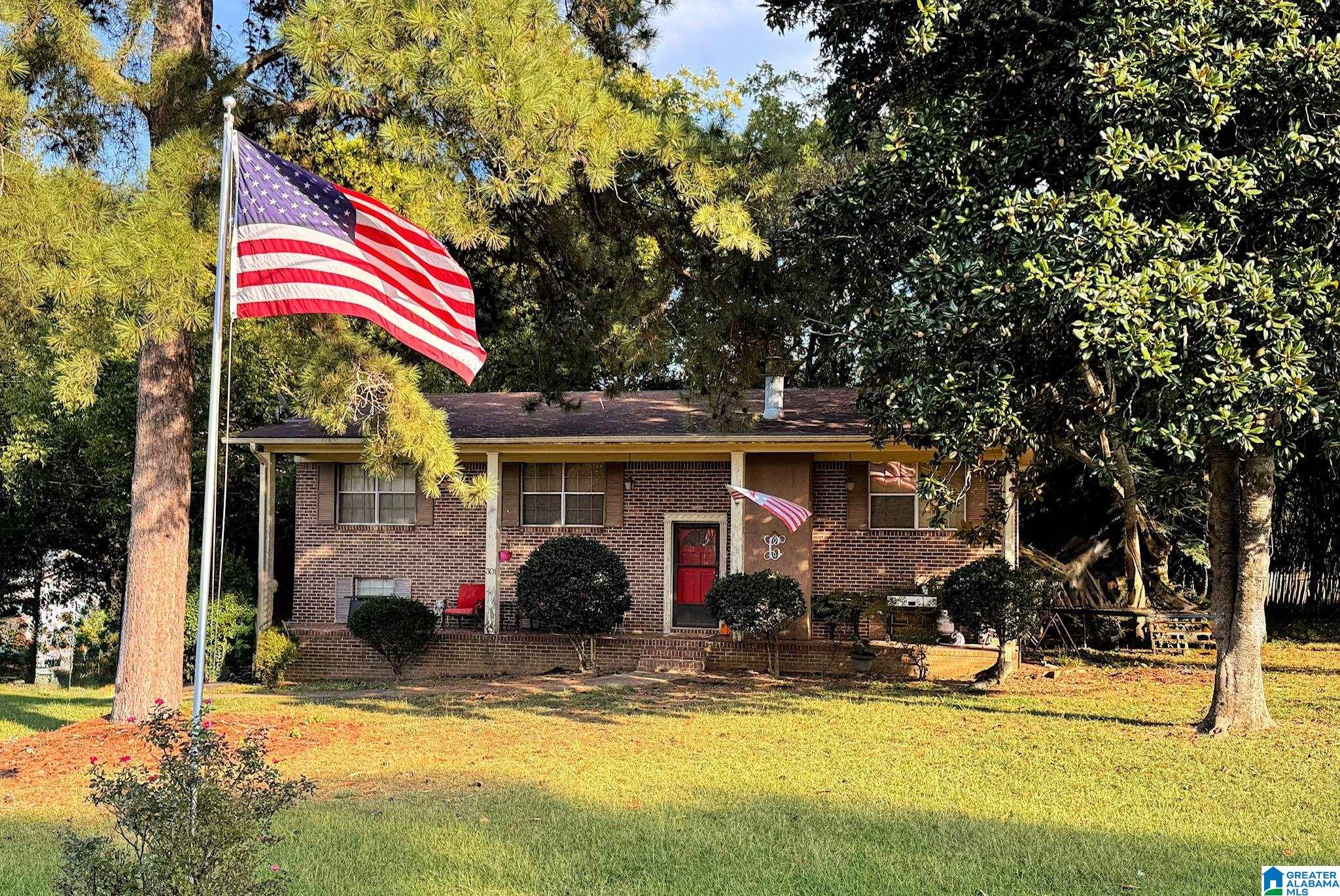 Photo 1 of Single family home for sale at 301 Gardendale Dr, Gardendale, AL 35071 | MLS# 21464767 | Listing updated on 2026-09-12