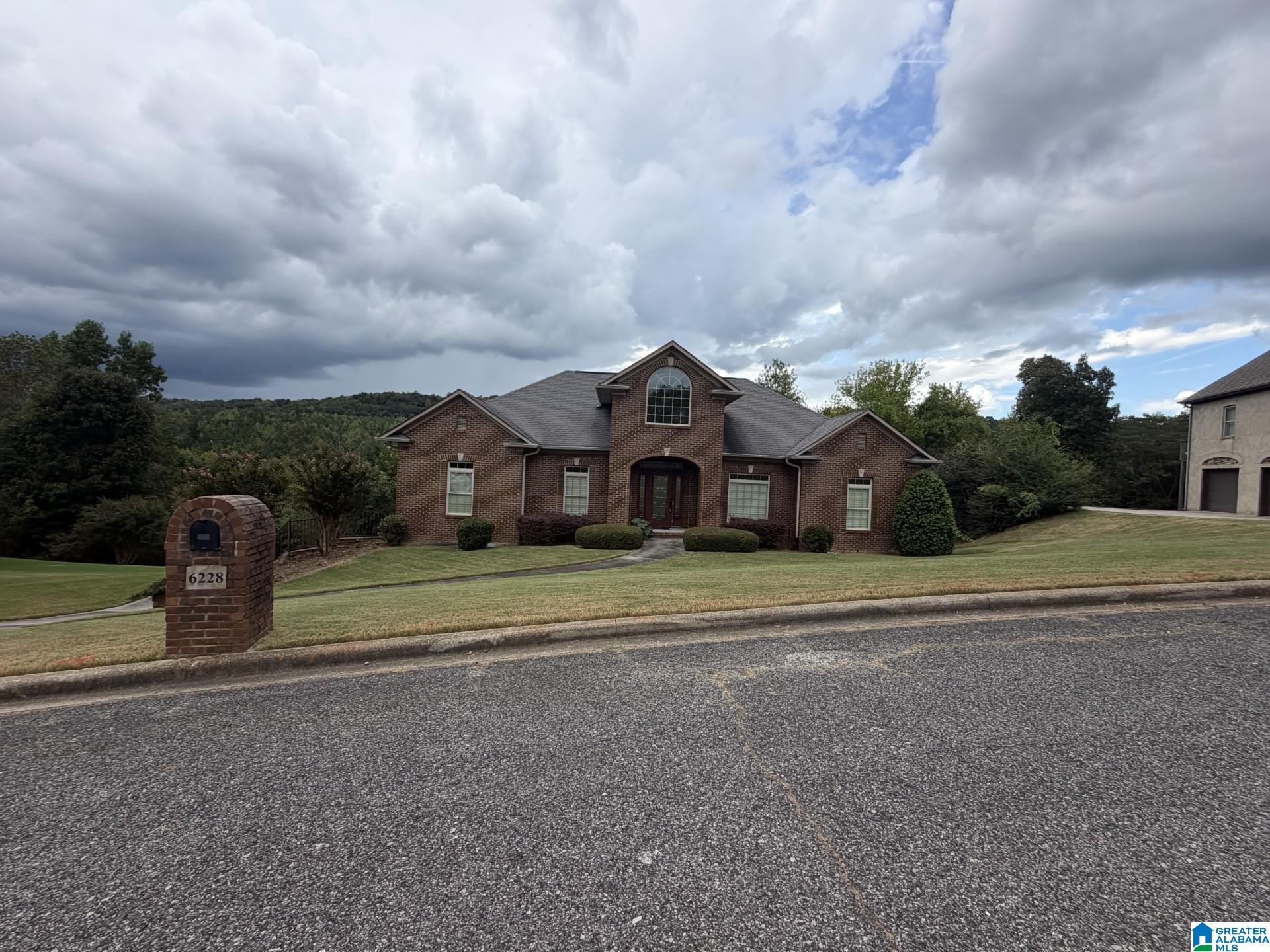 Photo 2 of Sale Pending at 6228 Jonathans Way, Trussville, AL 35173 | MLS# 21464787 | Listing updated on 2026-09-17