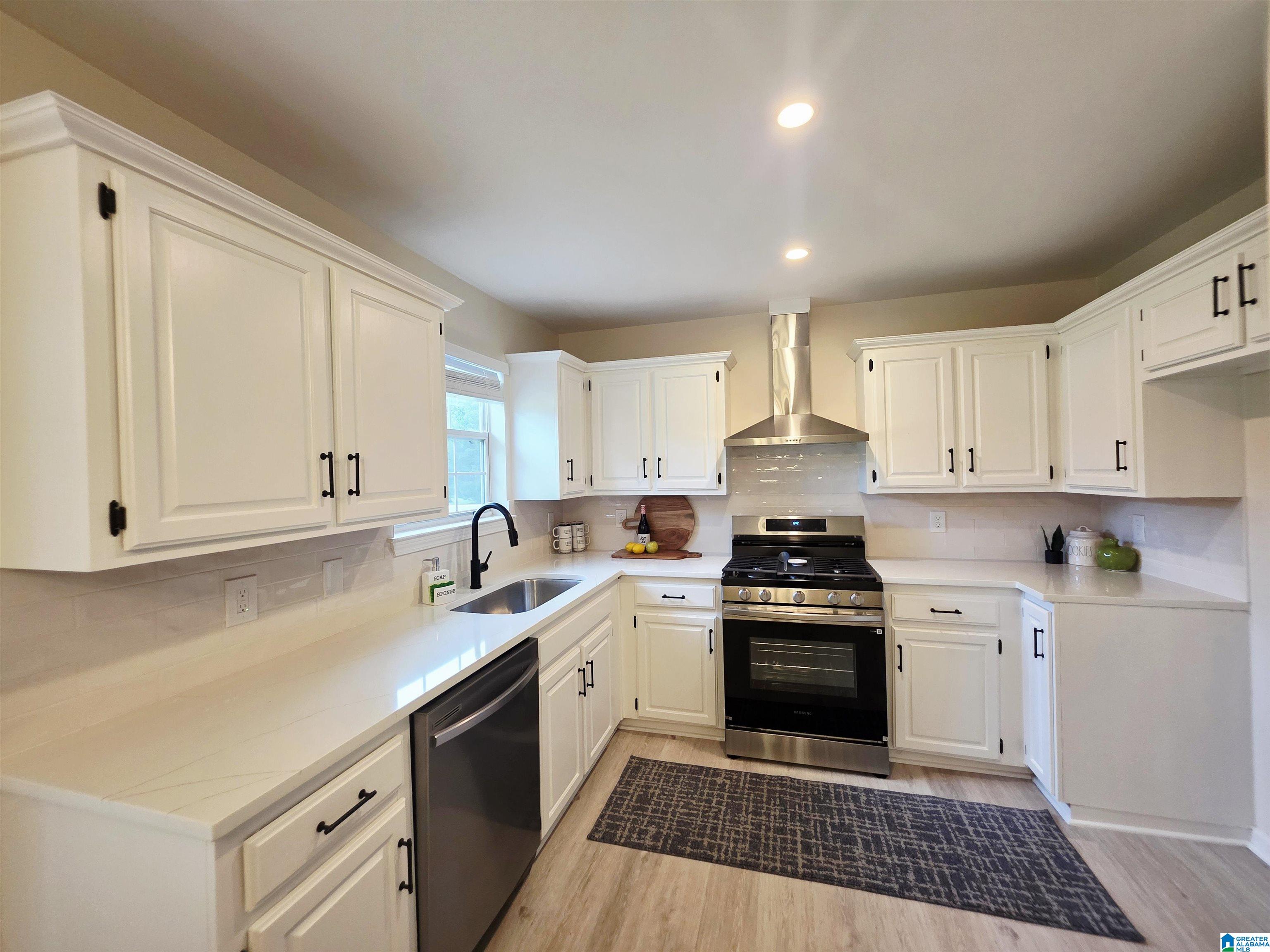 Photo 3 of Single family home for sale at 522 Flint Hl Rd, Bessemer, AL 35022 | MLS# 21464830 | Listing updated on 2026-09-17